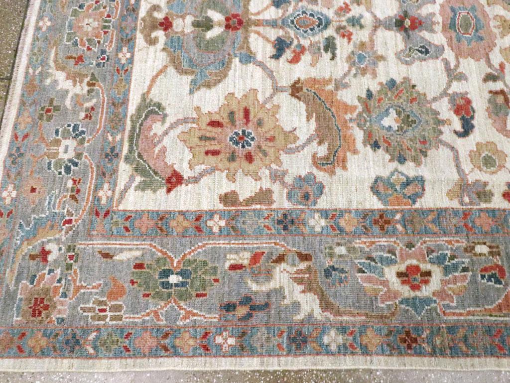 Moderner persischer Sultanabad-Akzentteppich im Zustand „Neu“ im Angebot in New York, NY