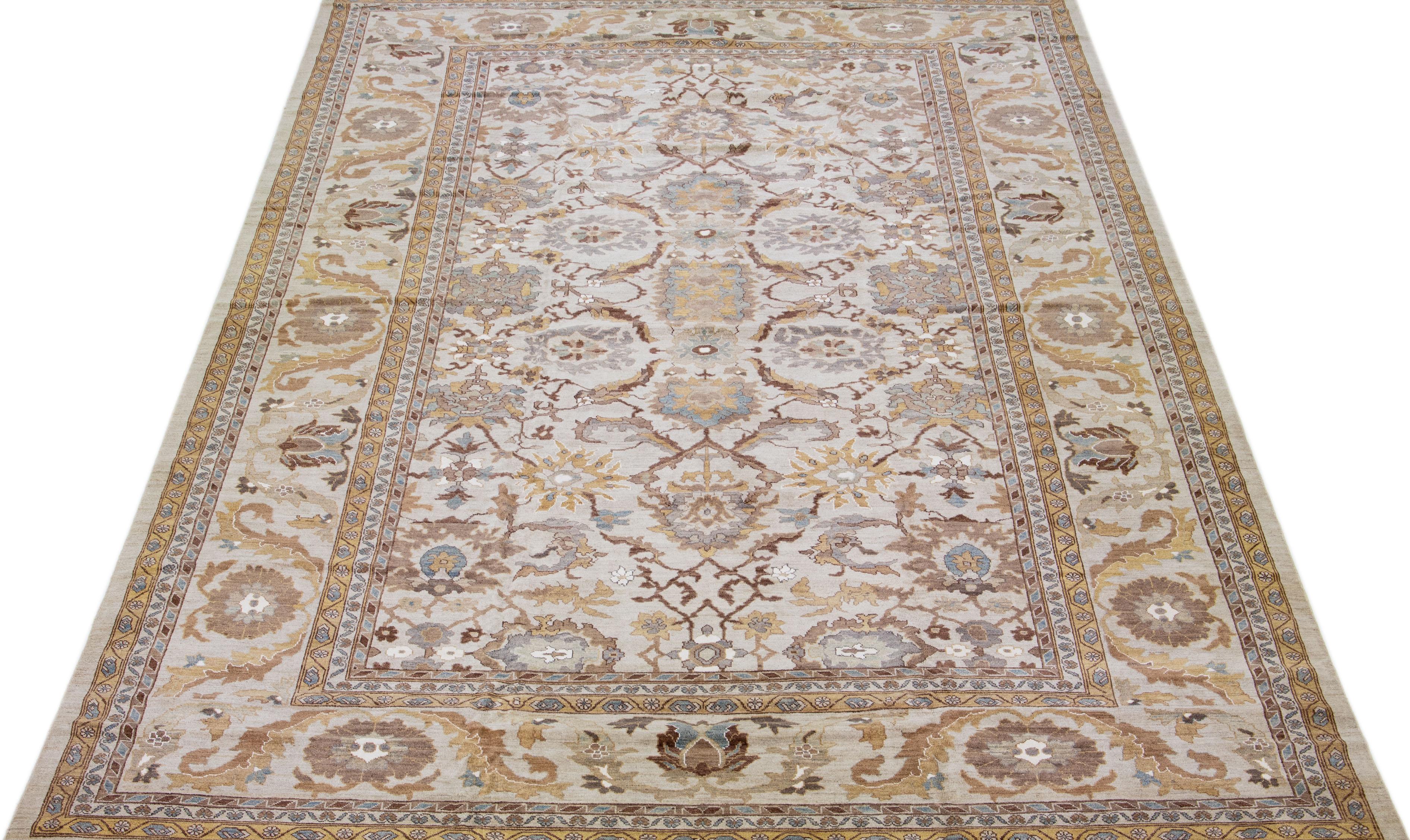 Perse Moderne  Tapis persan Sultanabad en laine beige fait à la main avec motif sur toute sa surface en vente