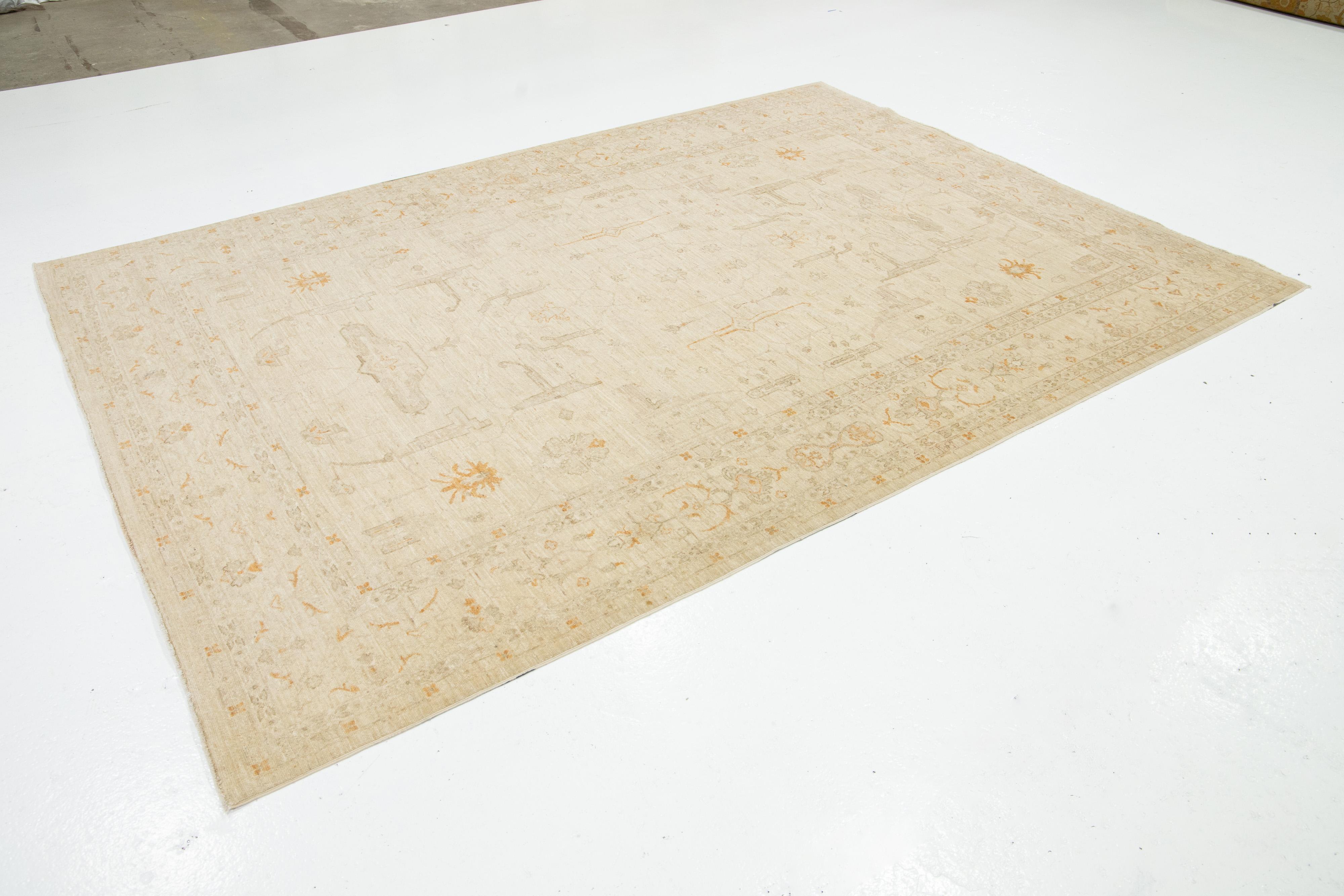 Moderner handgefertigter Peshawar-Wollteppich mit Allover-Motiv in Beige (Islamisch) im Angebot