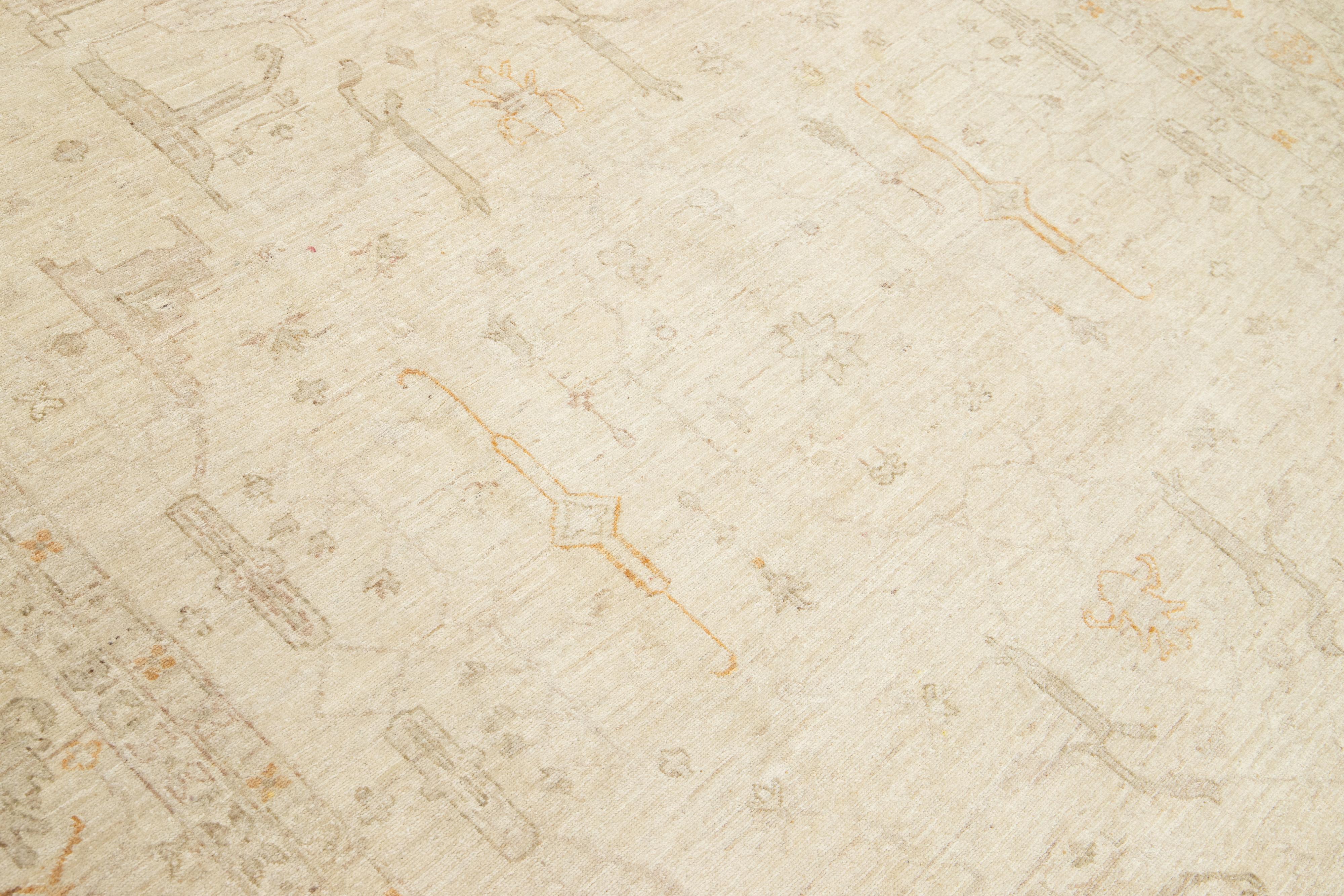 Moderner handgefertigter Peshawar-Wollteppich mit Allover-Motiv in Beige im Angebot 1