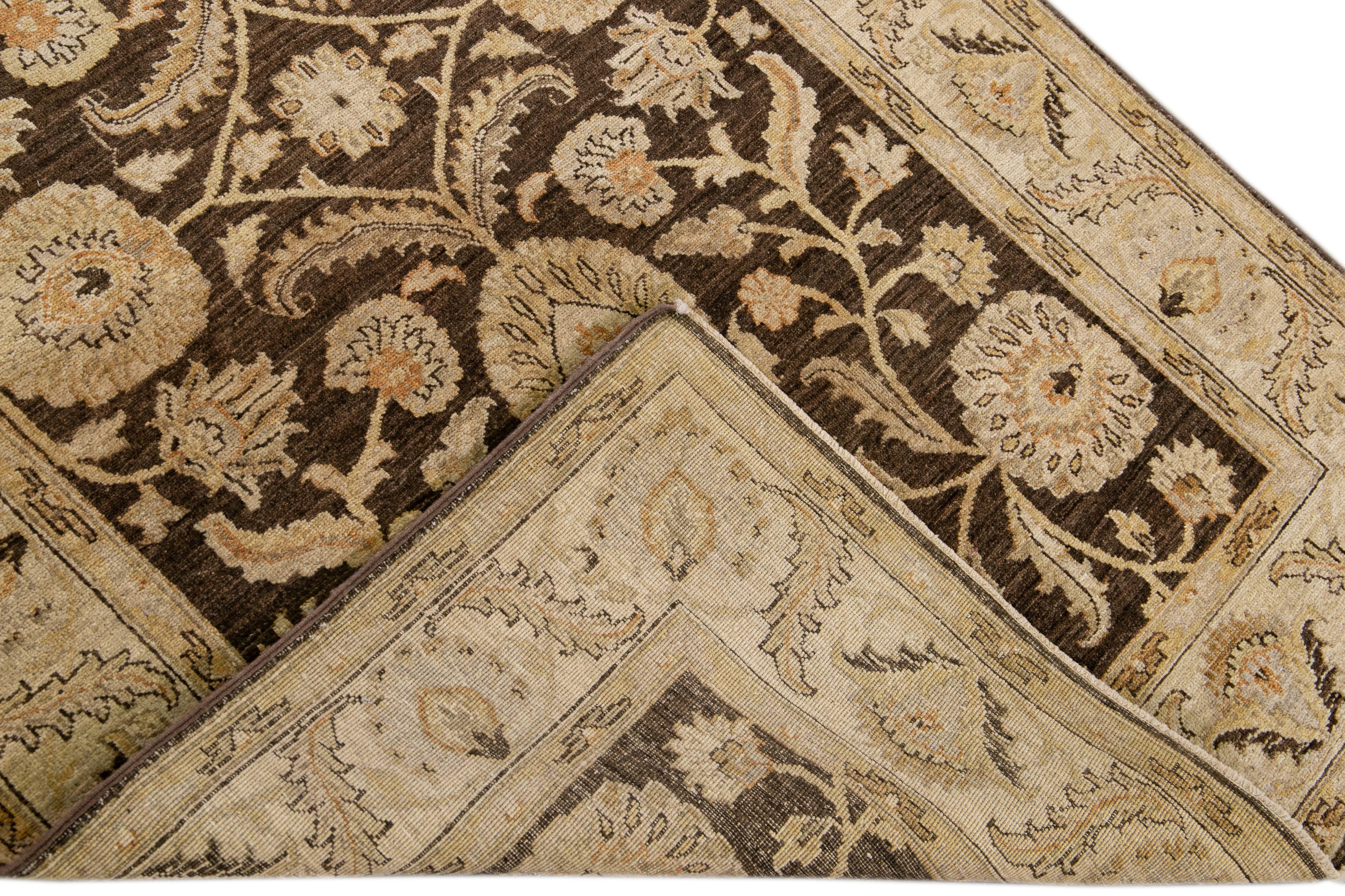 Modern Peshawar Brown Handmade Palmettes Design Wool Runner Rug (Islamisch) im Angebot