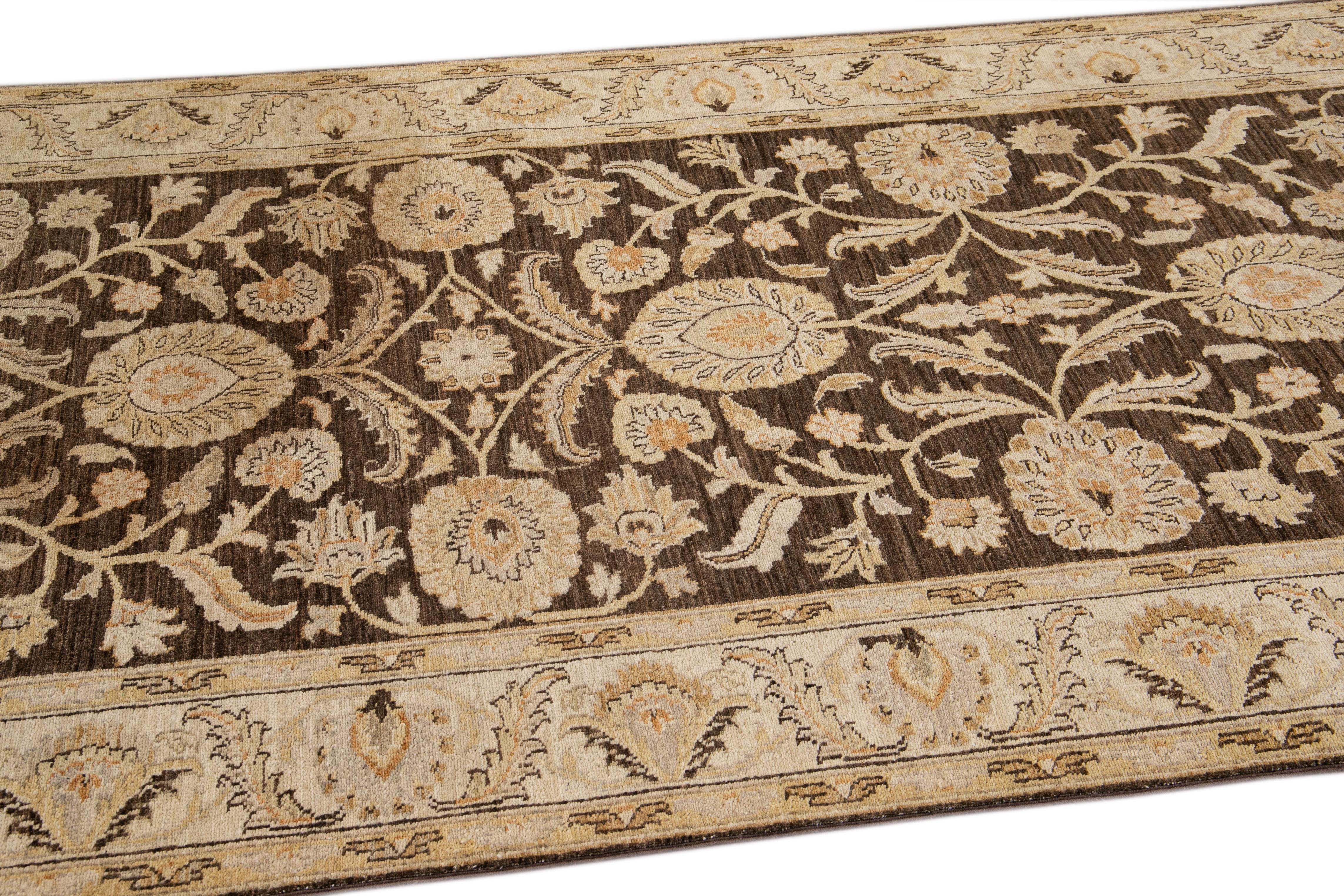 Modern Peshawar Brown Handmade Palmettes Design Wool Runner Rug (Handgeknüpft) im Angebot