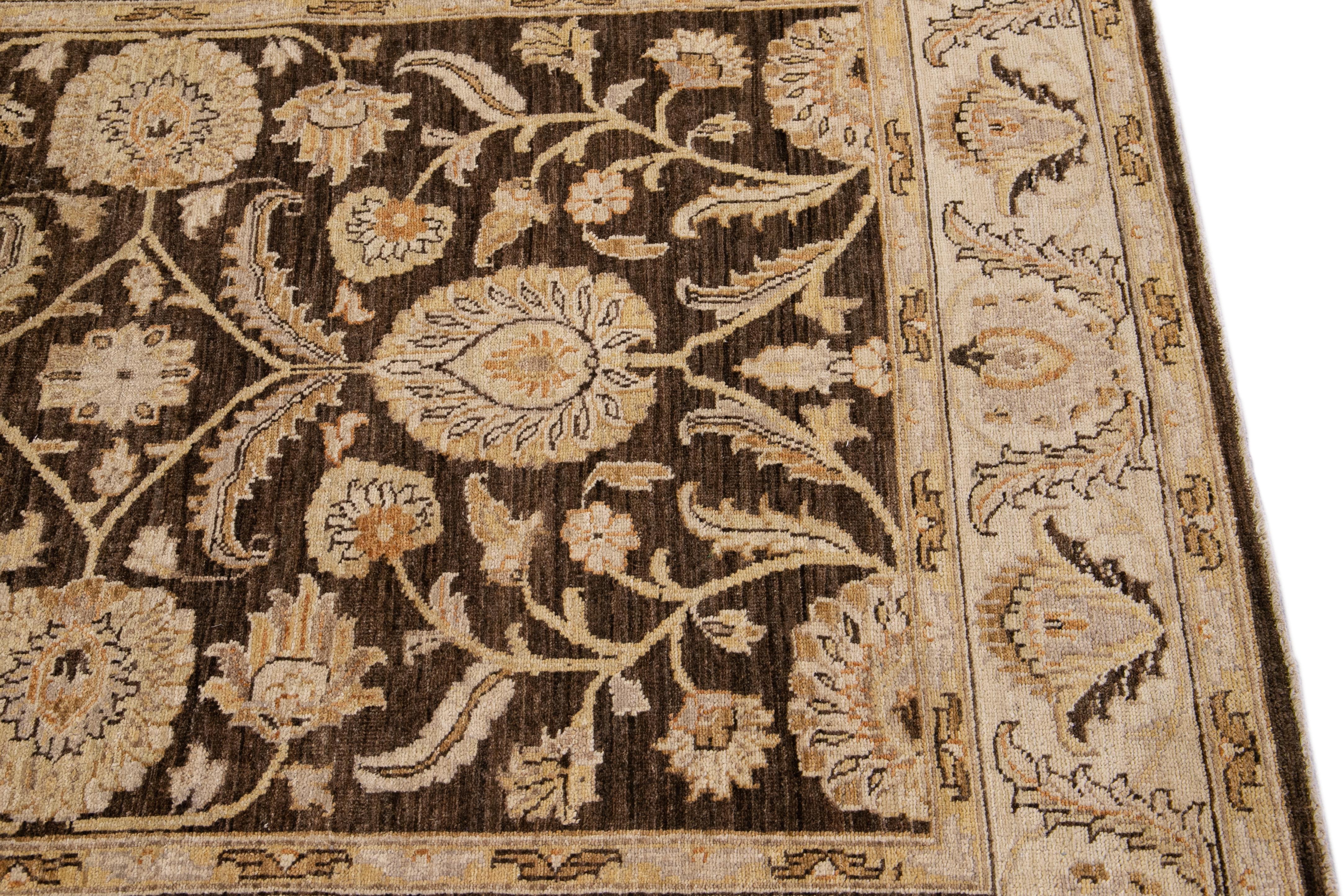 Modern Peshawar Brown Handmade Palmettes Design Wool Runner Rug (21. Jahrhundert und zeitgenössisch) im Angebot
