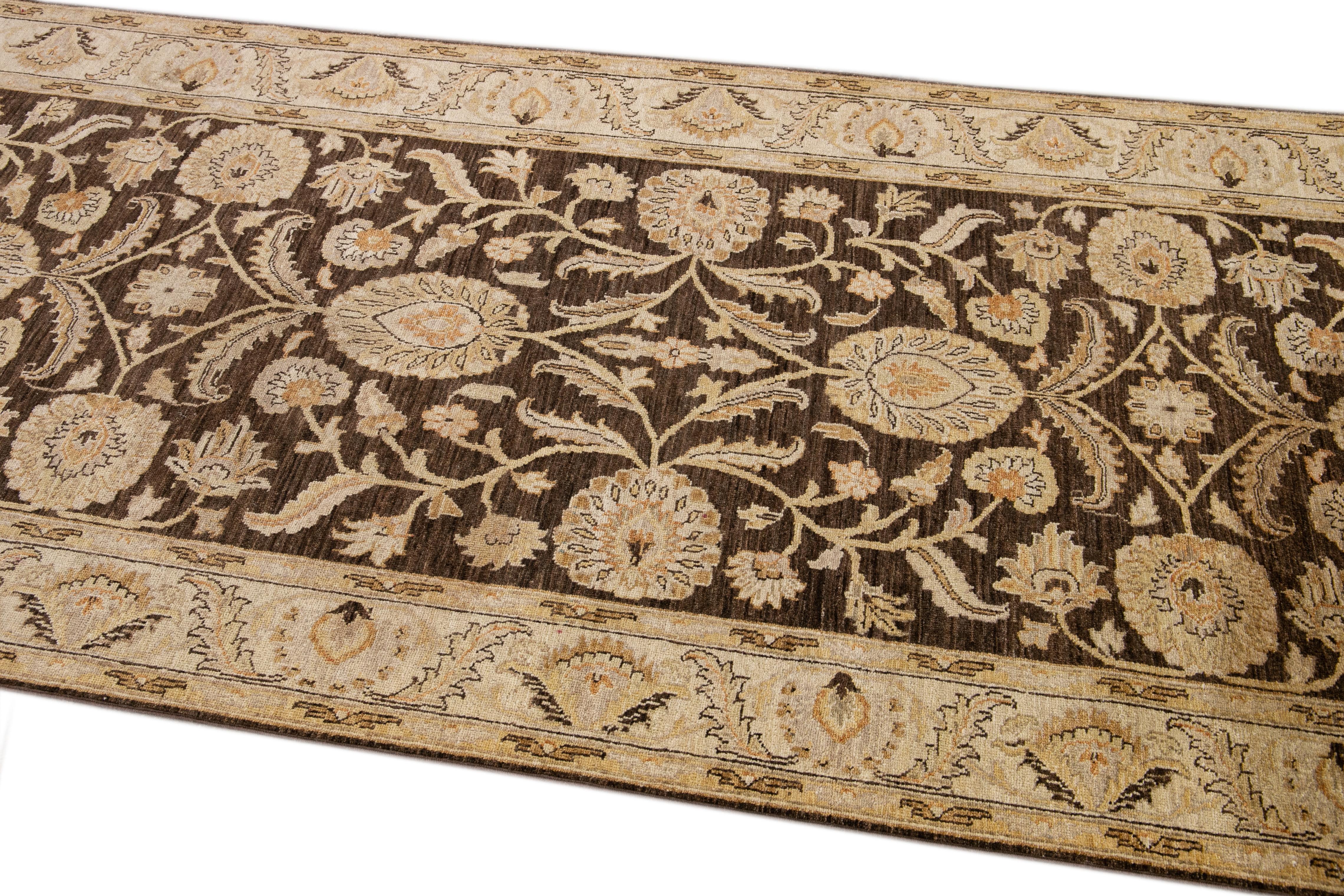 Modern Peshawar Brown Handmade Palmettes Design Wool Runner Rug (Wolle) im Angebot