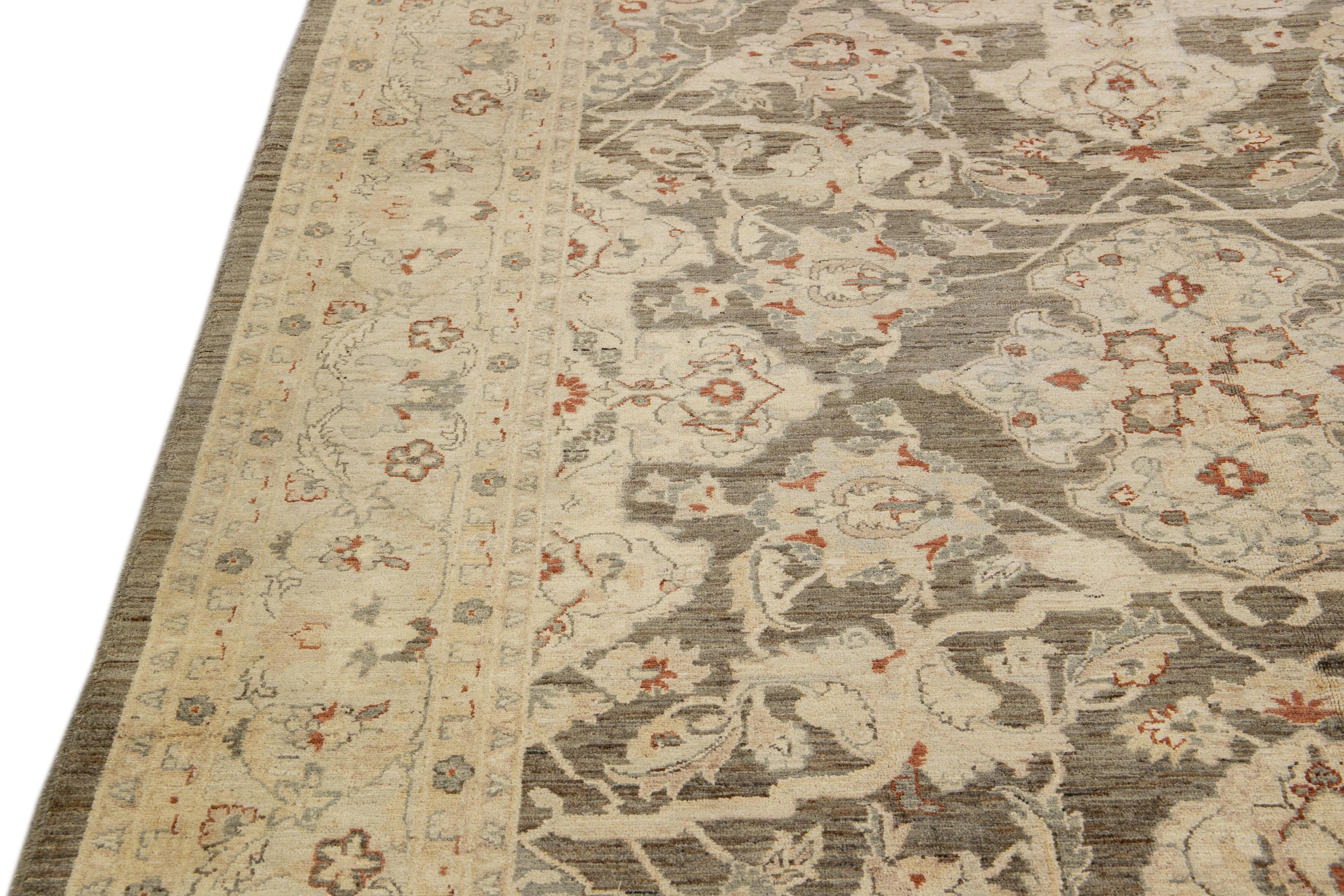 Modern Peshawar Handmade Beige and Gray Palmettes Motif Wool Rug For Sale 2