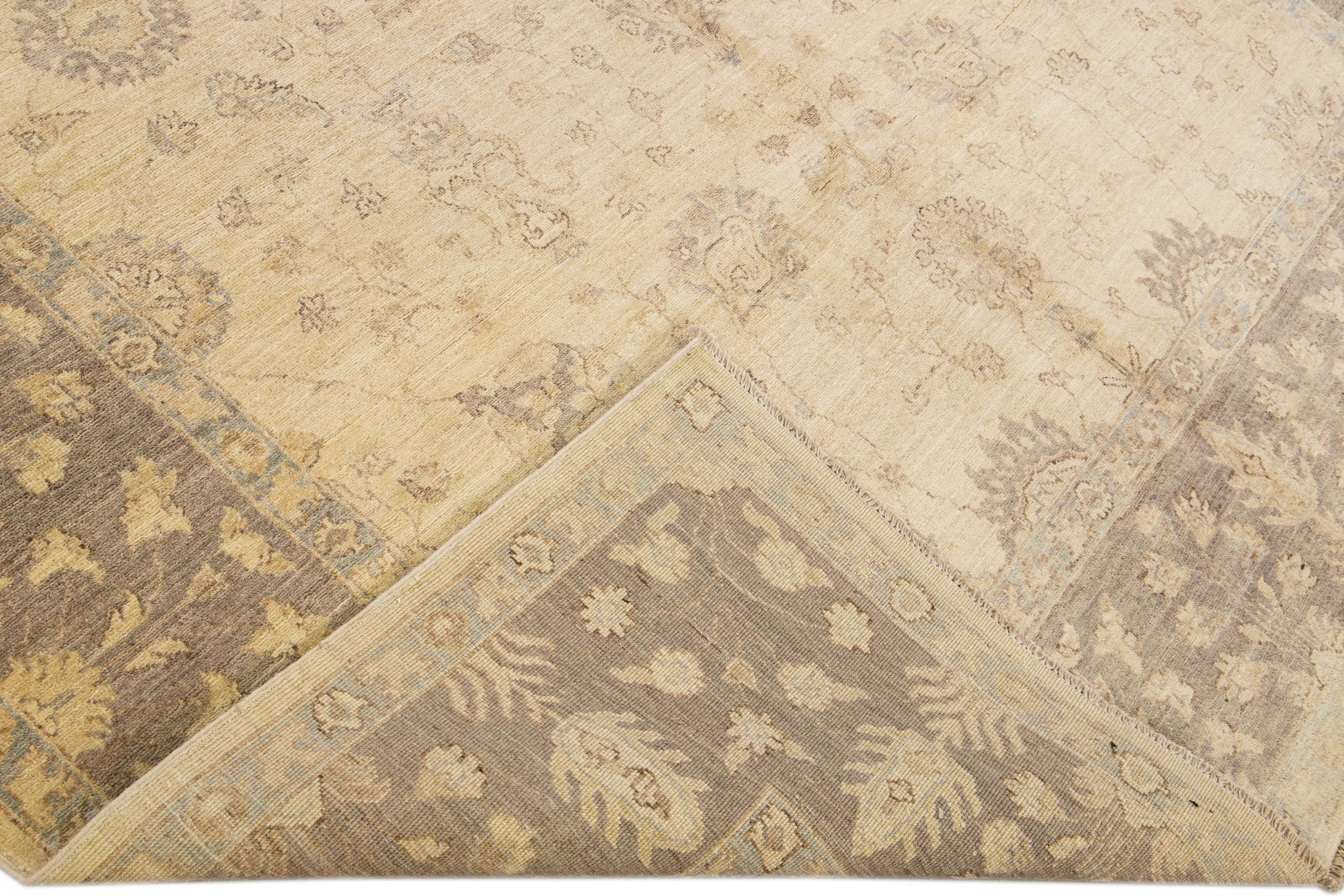 Beautiful Paki Peshawar hand-knotted wool rug with a beige field. This modern rug has beige, gray, and blue accents in a gorgeous all-over Classic vine scroll and a palmettes motif.

This rug measures: 8' x 9'9