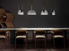 Lampada a sospensione moderna Pessoa, marmo e ottone, fatta a mano in Portogallo da Greenapple