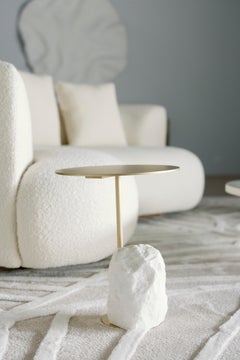 Tavolino moderno Pico in ottone e travertino, fatto a mano in Portogallo da Greenapple