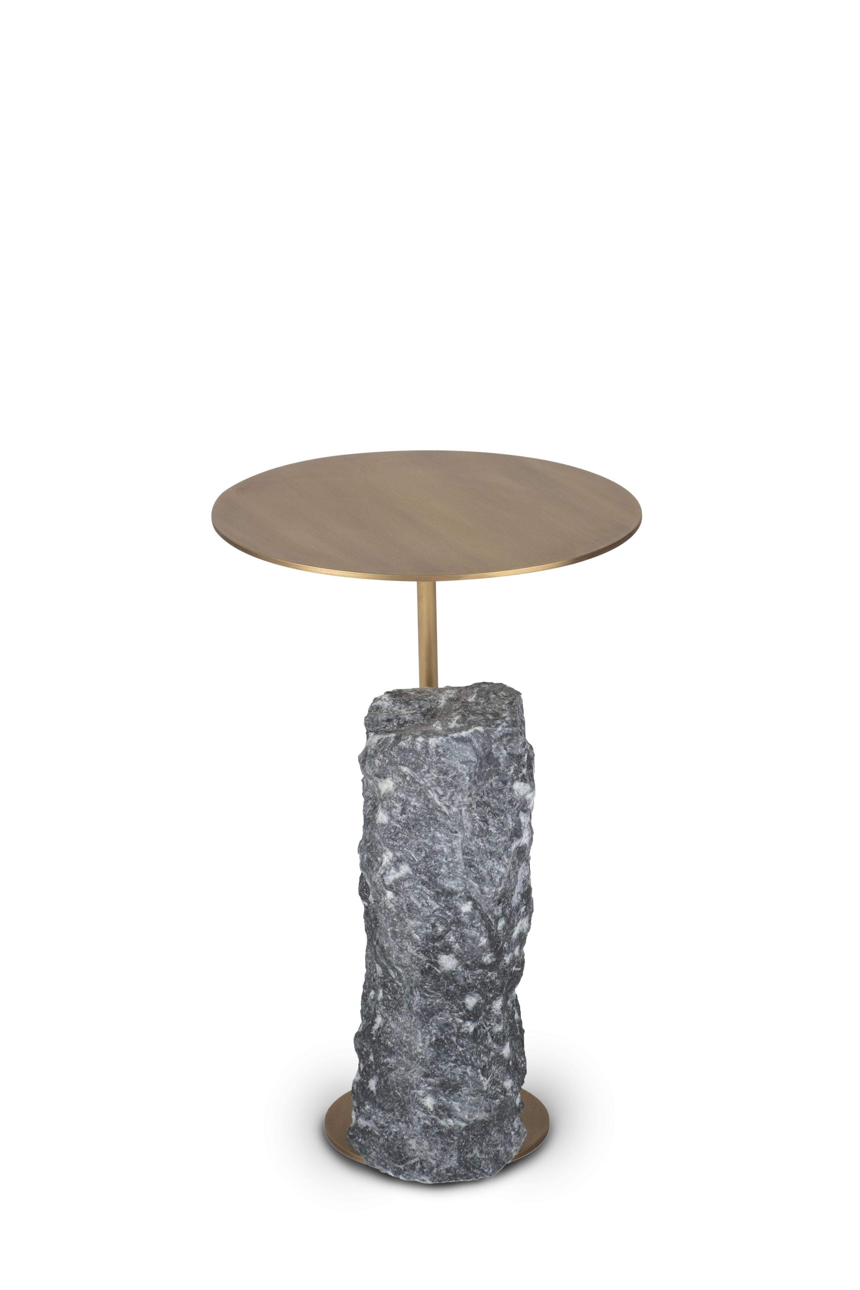 Moderne Table d'appoint Pico, marbre argenté Portoro, fabriquée à la main au Portugal par Greenapple en vente