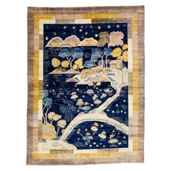 Moderner, malerisch gestalteter chinesischer Wollteppich im Art-déco-Stil in Marineblau