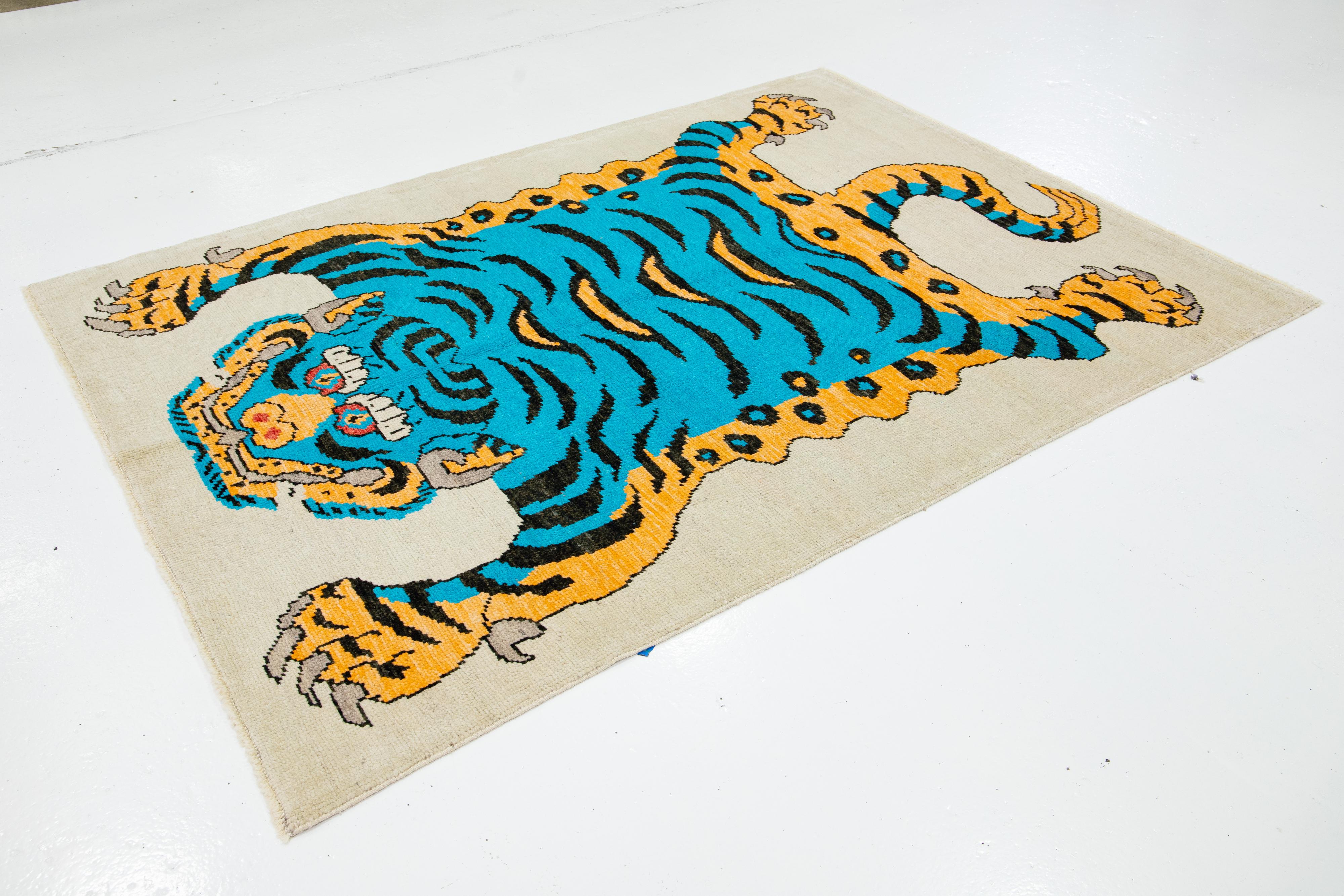 Modern Pictorial Hand-Knotted Wool Rug In Beige In New Condition For Sale In Norwalk, CT