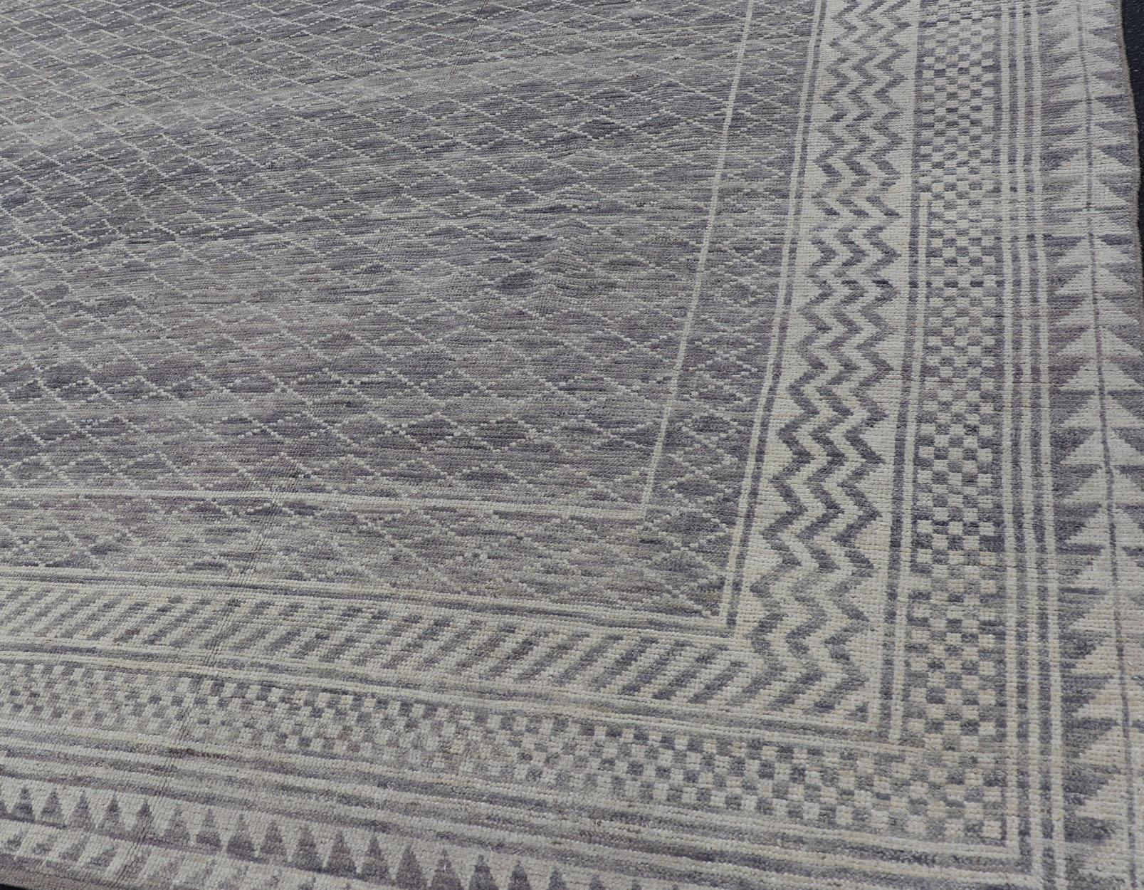 Lana Tappeto moderno con disegno all-over di Keivan Woven Arts in grigio e panna in vendita