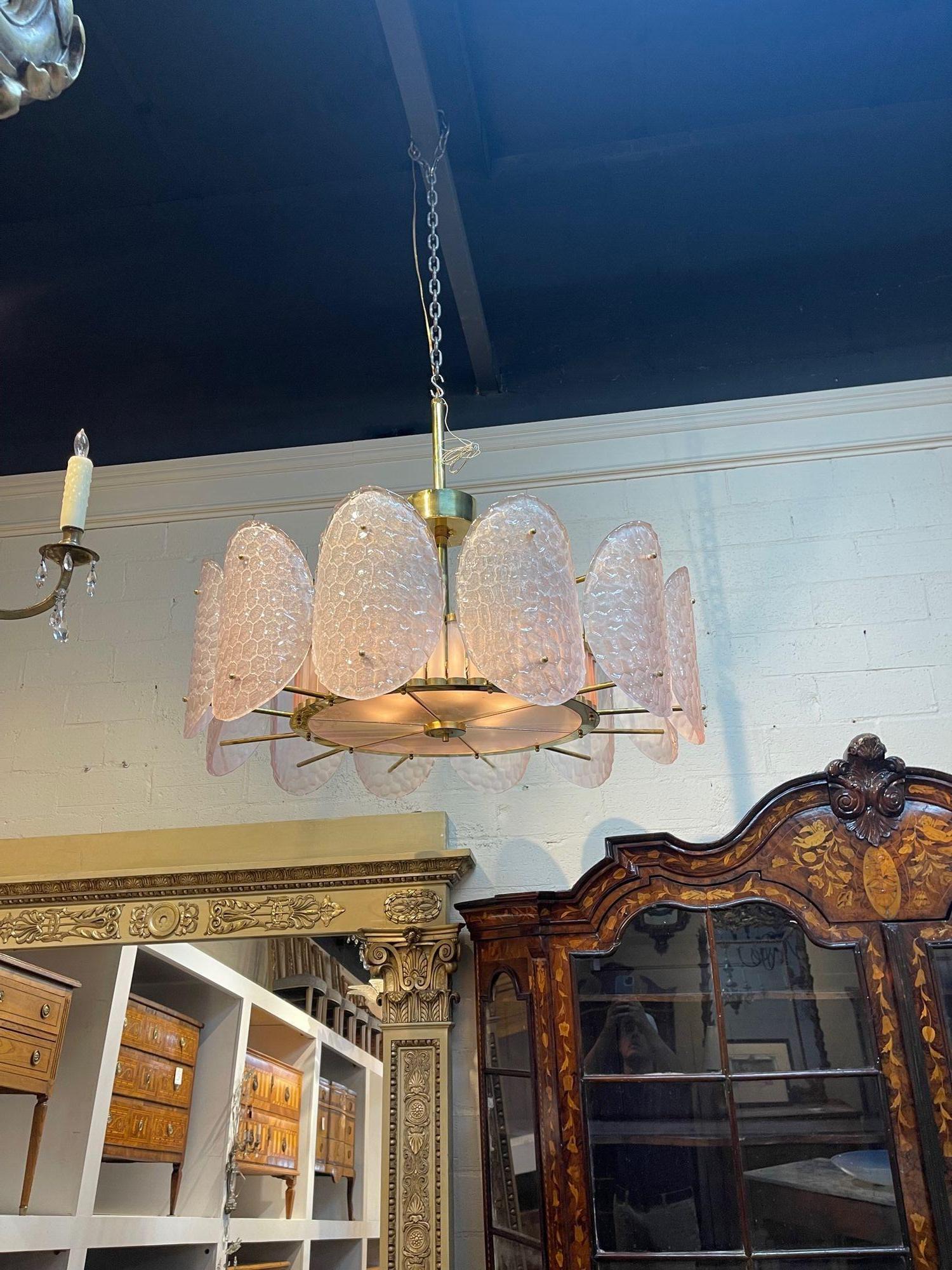 Modern Pink Murano Glass and Brass Chandelier For Sale 1