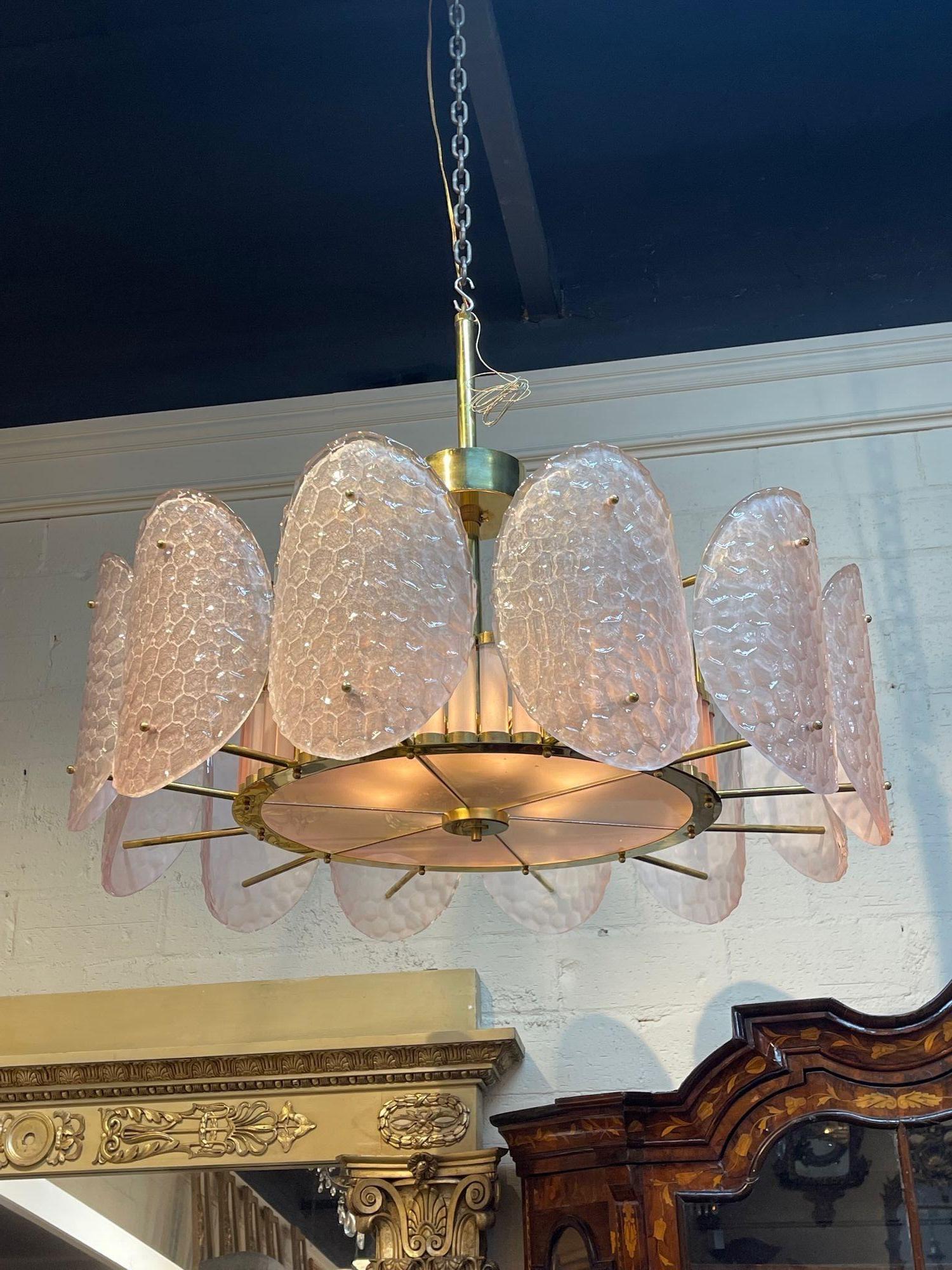 Modern Pink Murano Glass and Brass Chandelier For Sale 2