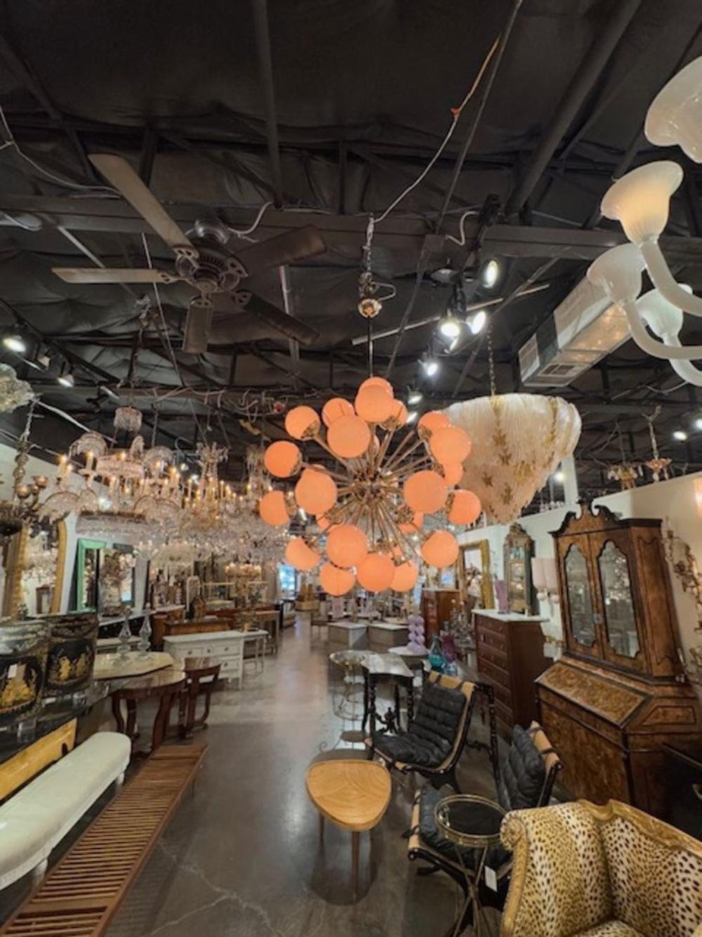 Italiano Lampadario Sputnik Moderno in vetro di Murano e ottone rosa in vendita