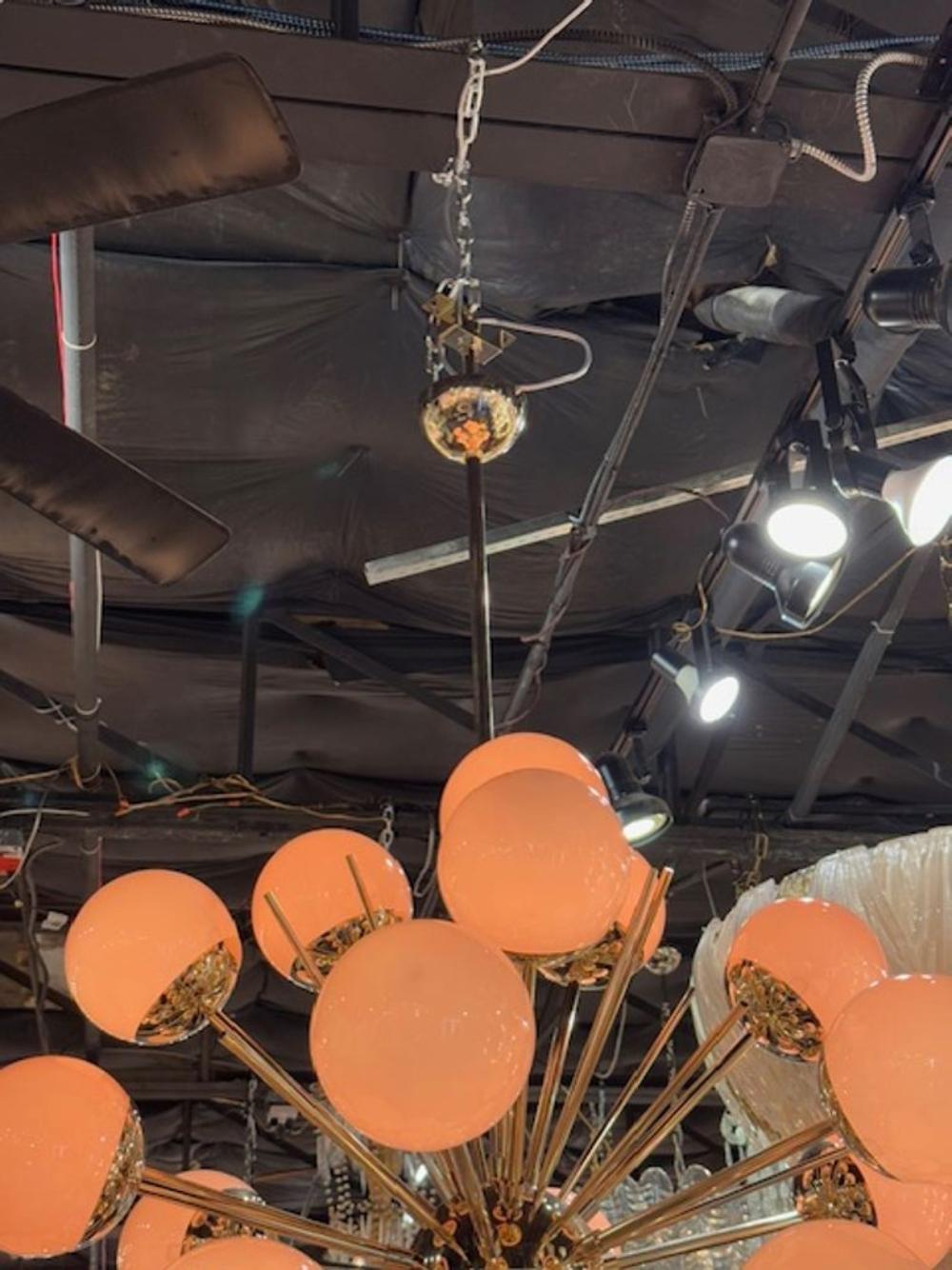 XXI secolo e contemporaneo Lampadario Sputnik Moderno in vetro di Murano e ottone rosa in vendita