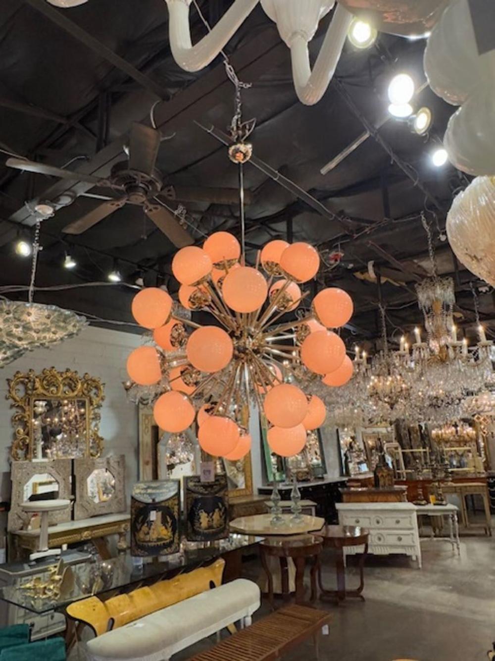 Ottone Lampadario Sputnik Moderno in vetro di Murano e ottone rosa in vendita