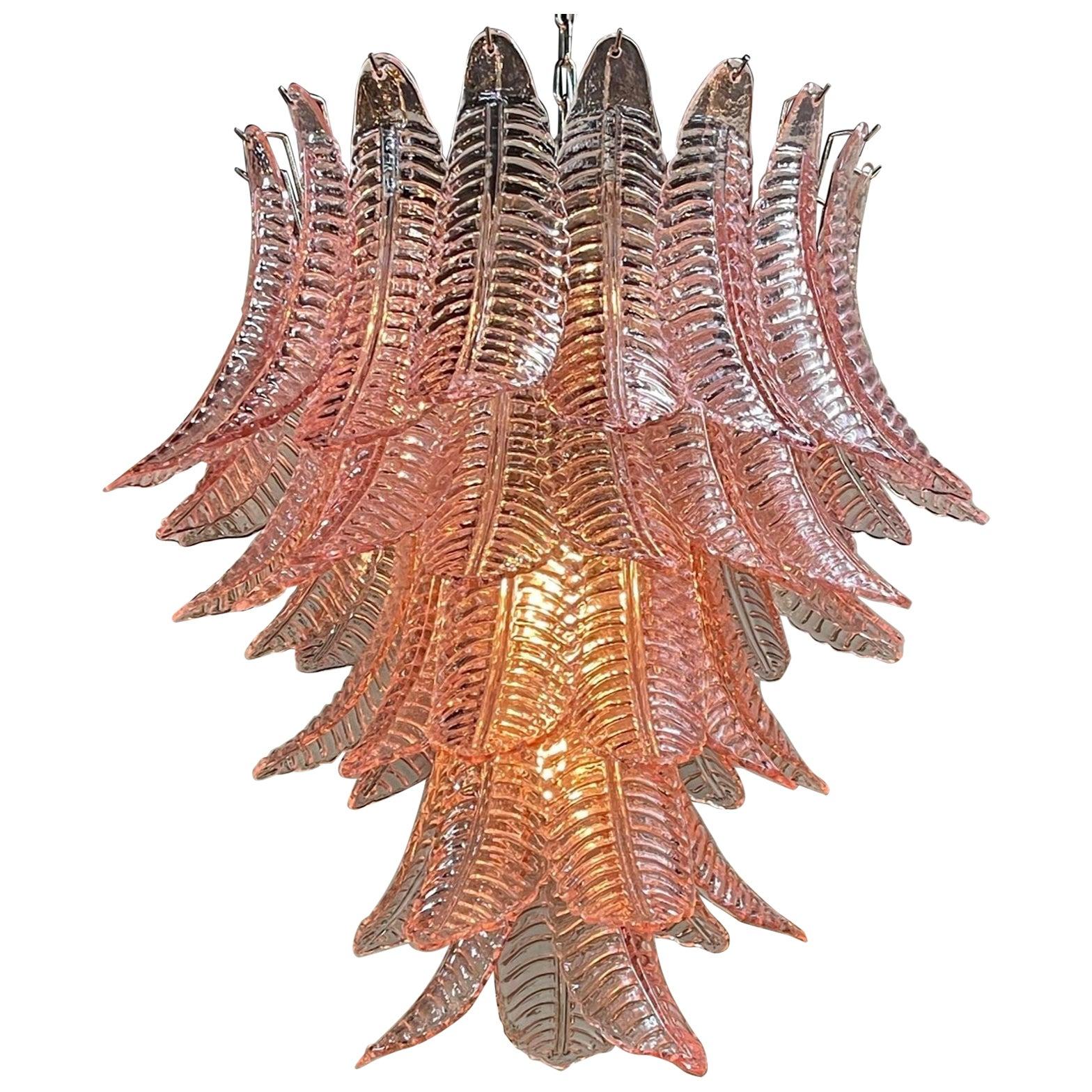 Verre de Murano Lustre moderne en Murano rose à feuilles de palmier en vente