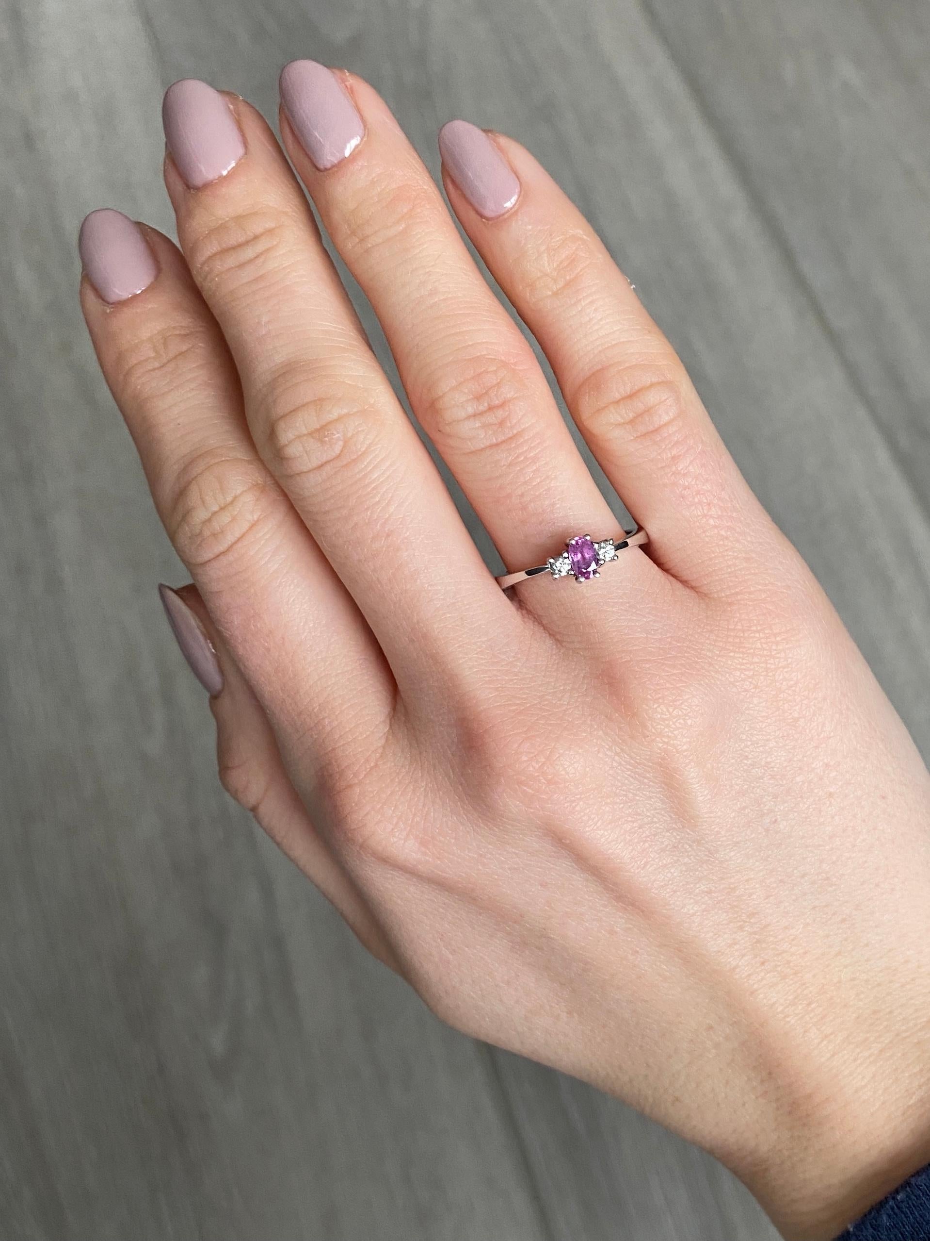 Modern Pink Sapphire and Diamond Platinum Three-Stone Ring In Good Condition For Sale In Chipping Campden, GB