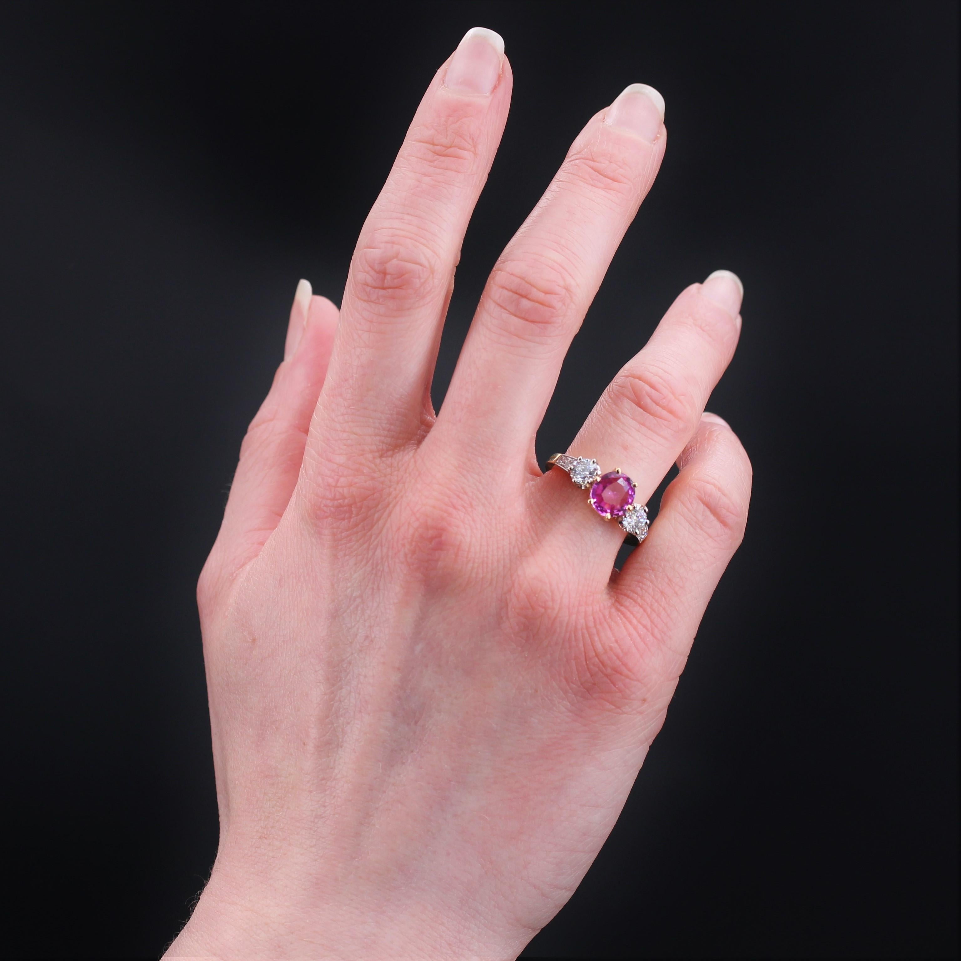 Modern Pink Sapphire Diamonds 18 Karat Yellow Gold Platinum Ring In New Condition For Sale In Poitiers, FR