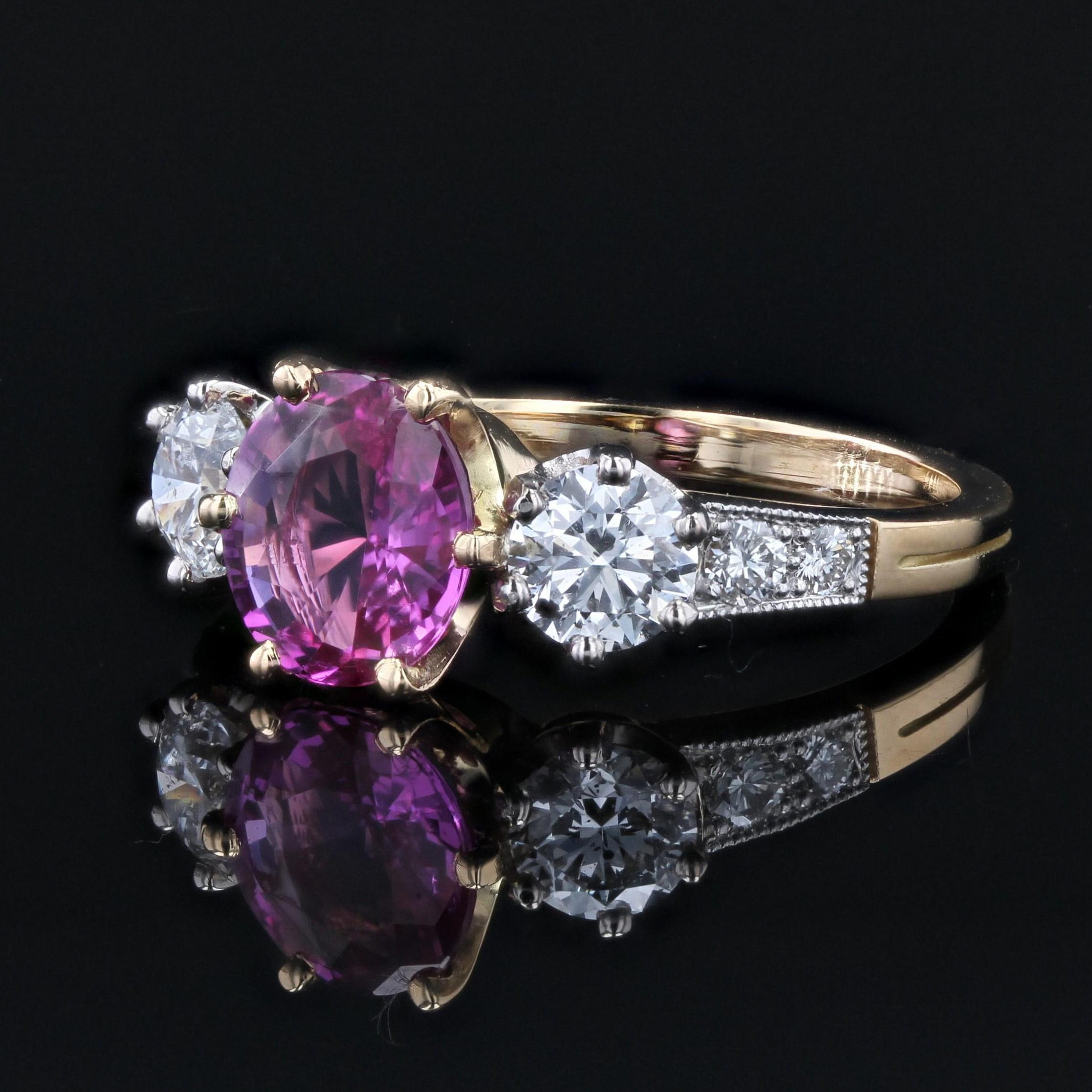Modern Pink Sapphire Diamonds 18 Karat Yellow Gold Platinum Ring For Sale 2