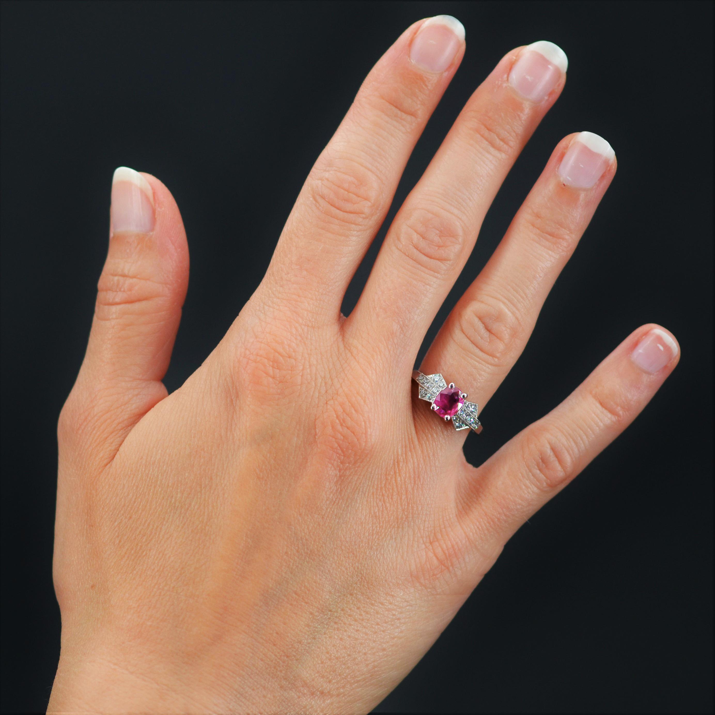Ring in platinum, dog head hallmark.
Art Deco style, this platinum ring is set with a cushion- cut pink sapphire. On either side, 2 x 8 modern brilliant-cut diamonds set in millegrain form a geometric decoration.
Total weight of the pink sapphire :