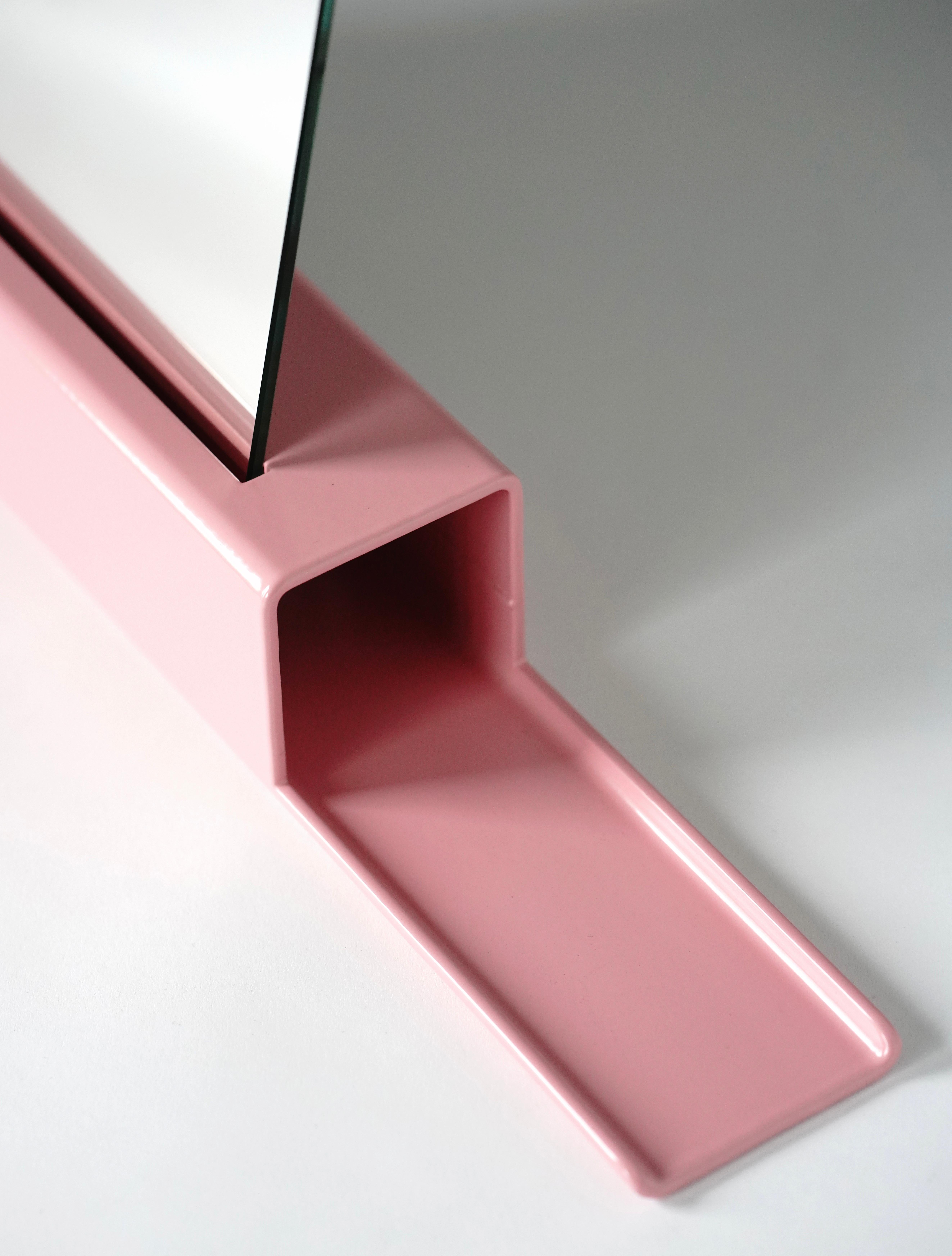 Industrieller rosa Wandspiegel, Ein-Kollektion, Plateau rechts im Zustand „Neu“ im Angebot in Vinkel, NL