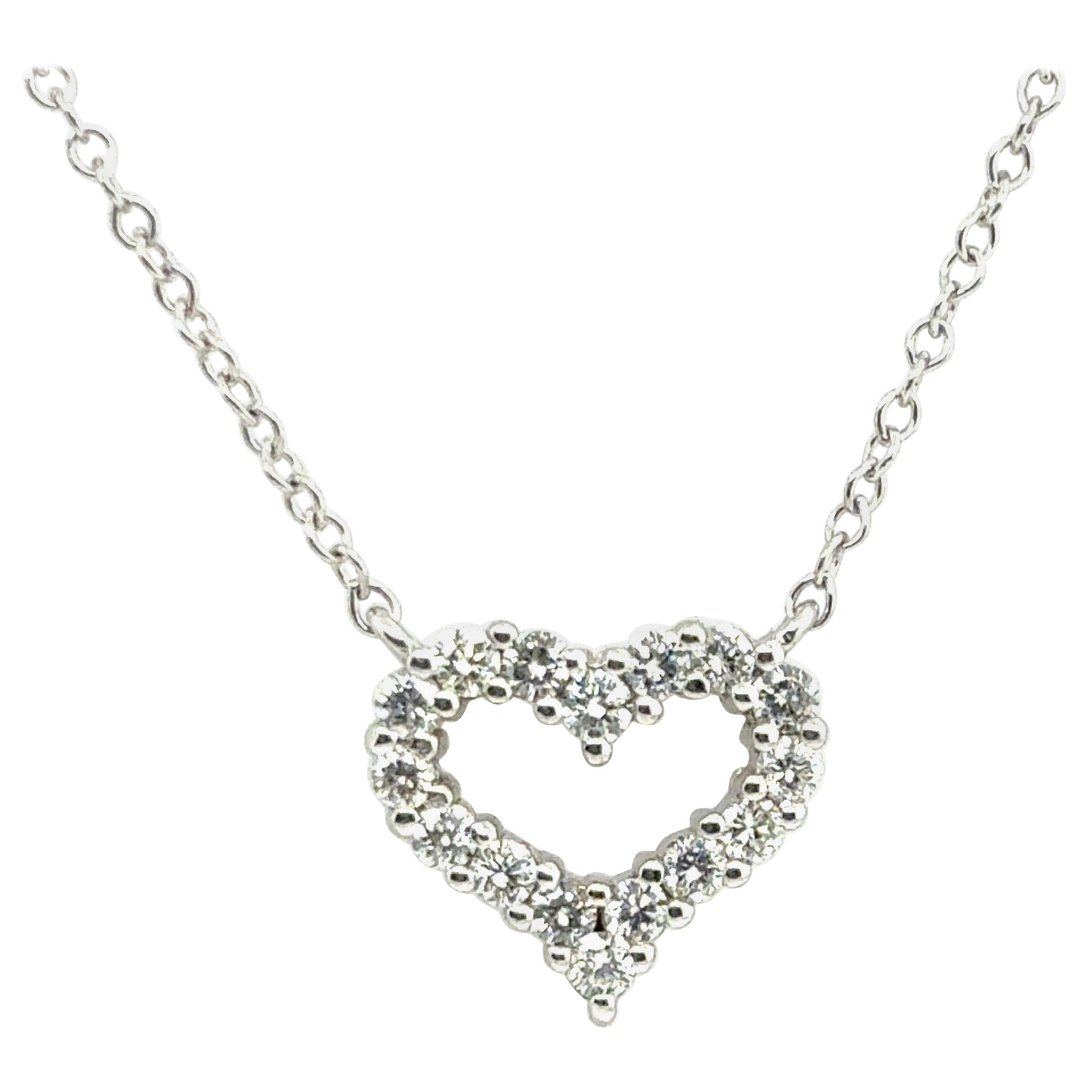 Collier moderne en platine avec pendentif en forme de cœur en diamant naturel de 0,50 CARAT en vente