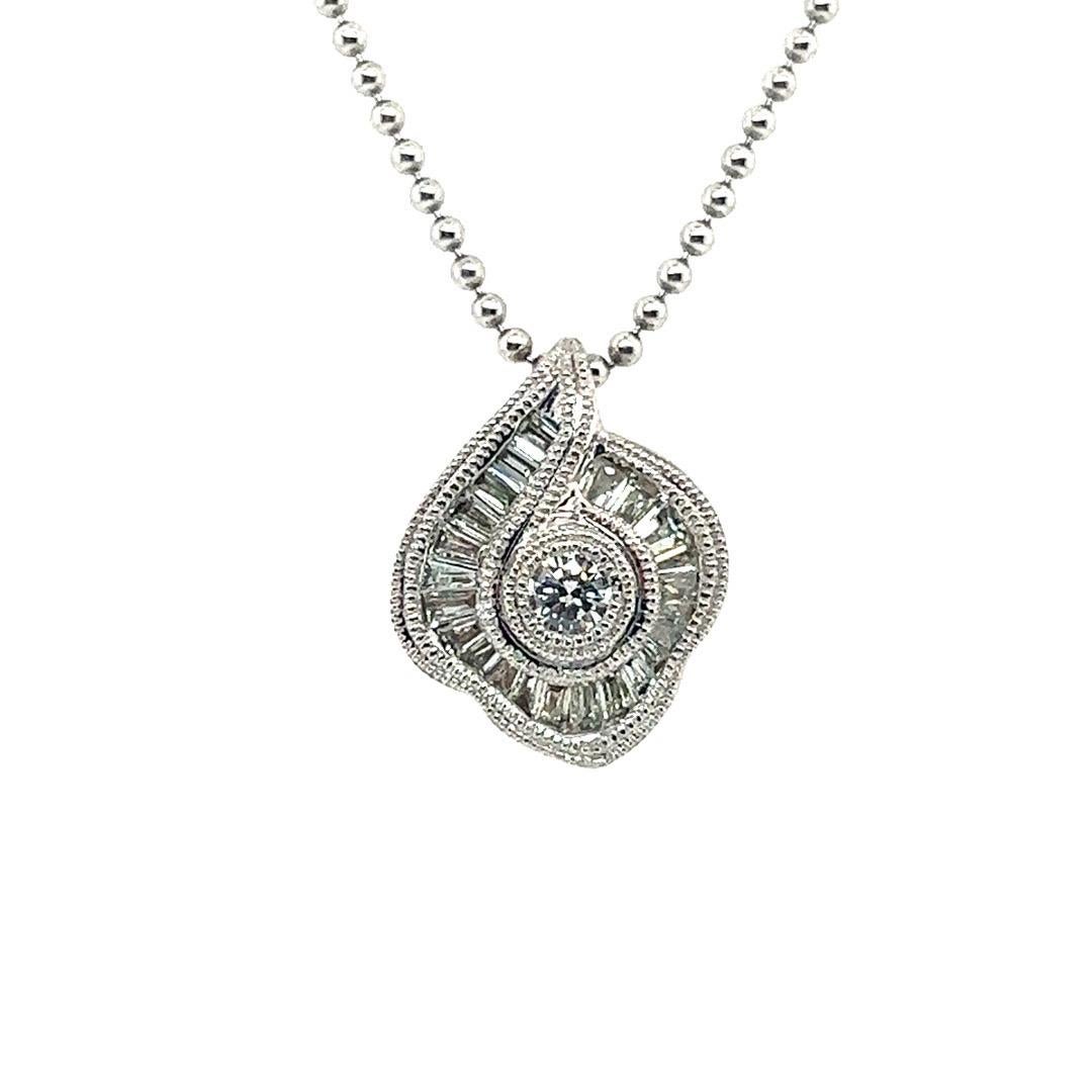 Moderne Collier pendentif moderne en platine avec diamants naturels ronds et baguettes de 0,75 carat en vente