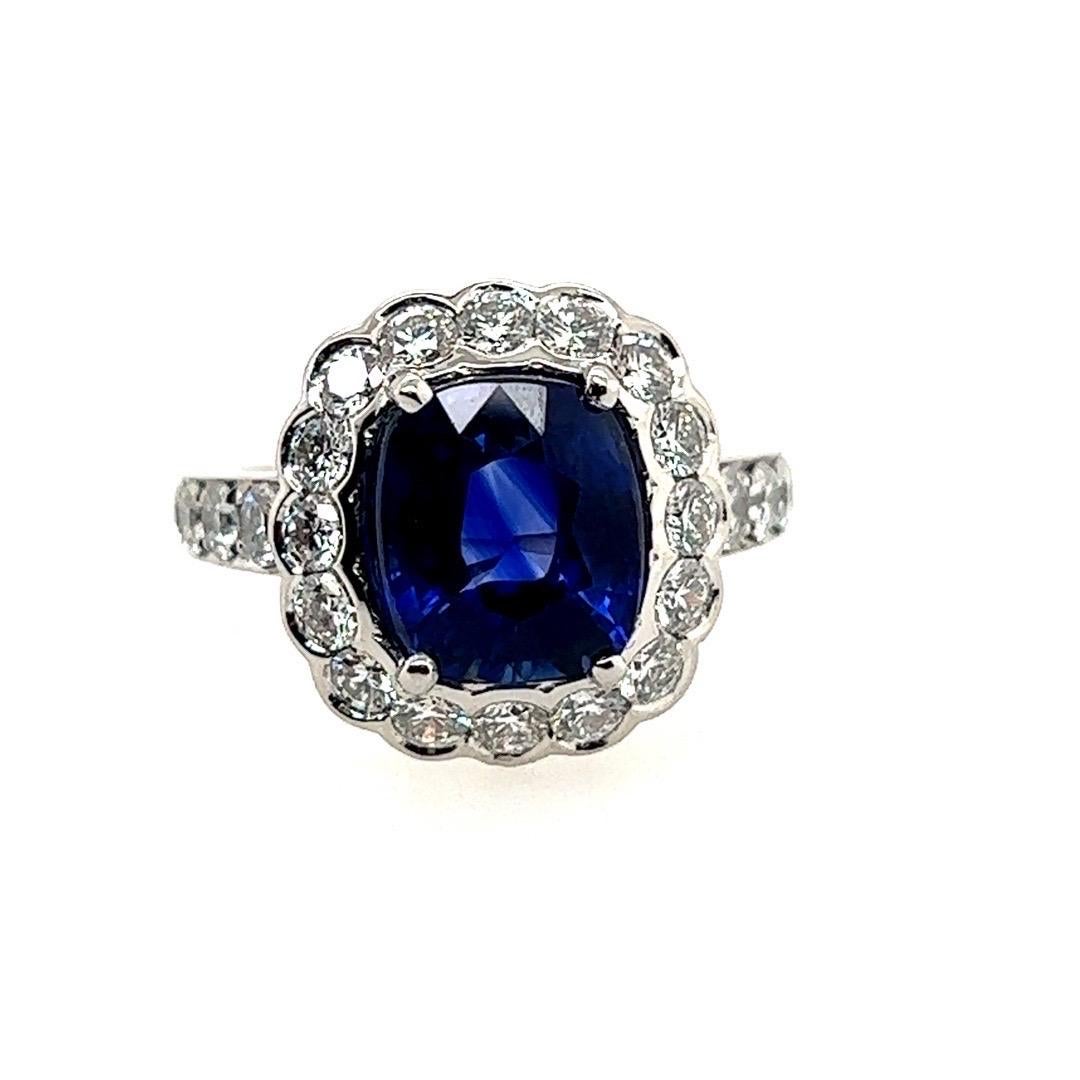 Modern Platinum 4.29 Carat Natural Royal Blue Sapphire & Diamond Engagement Ring For Sale 2