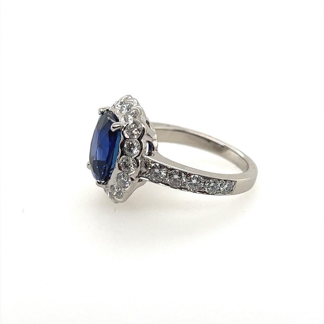 Modern Platinum 4.29 Carat Natural Royal Blue Sapphire & Diamond Engagement Ring For Sale 3