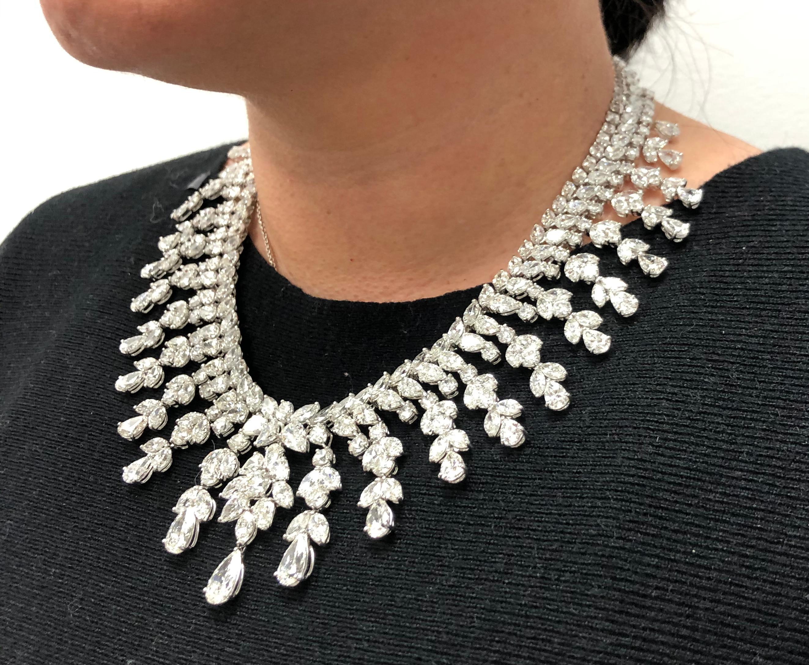 Modern Platinum Diamond Necklace In Excellent Condition For Sale In New York, NY