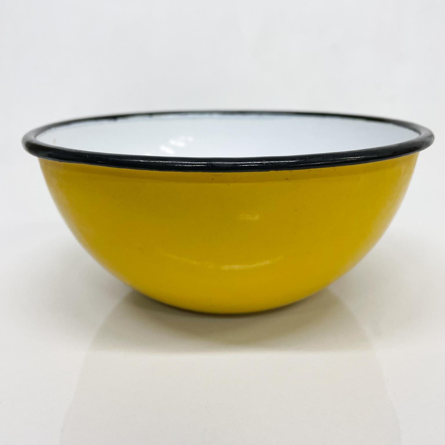 Huta Silesia Poland enamelware Medium size yellow bowl
Yellow exterior white interior black trim
Measures: 5.88 diameter x 2.5 inches
Maker Stamped underneath. 
Preowned Condition Original Unrestored Clean Vintage.
Refer to images.
 