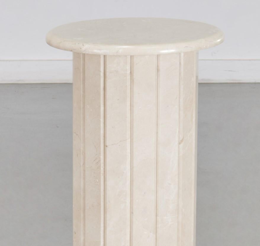 Italian Modern Polished Fluted Travertine Column Pedestal in Soft Pale Earth Tones For Sale