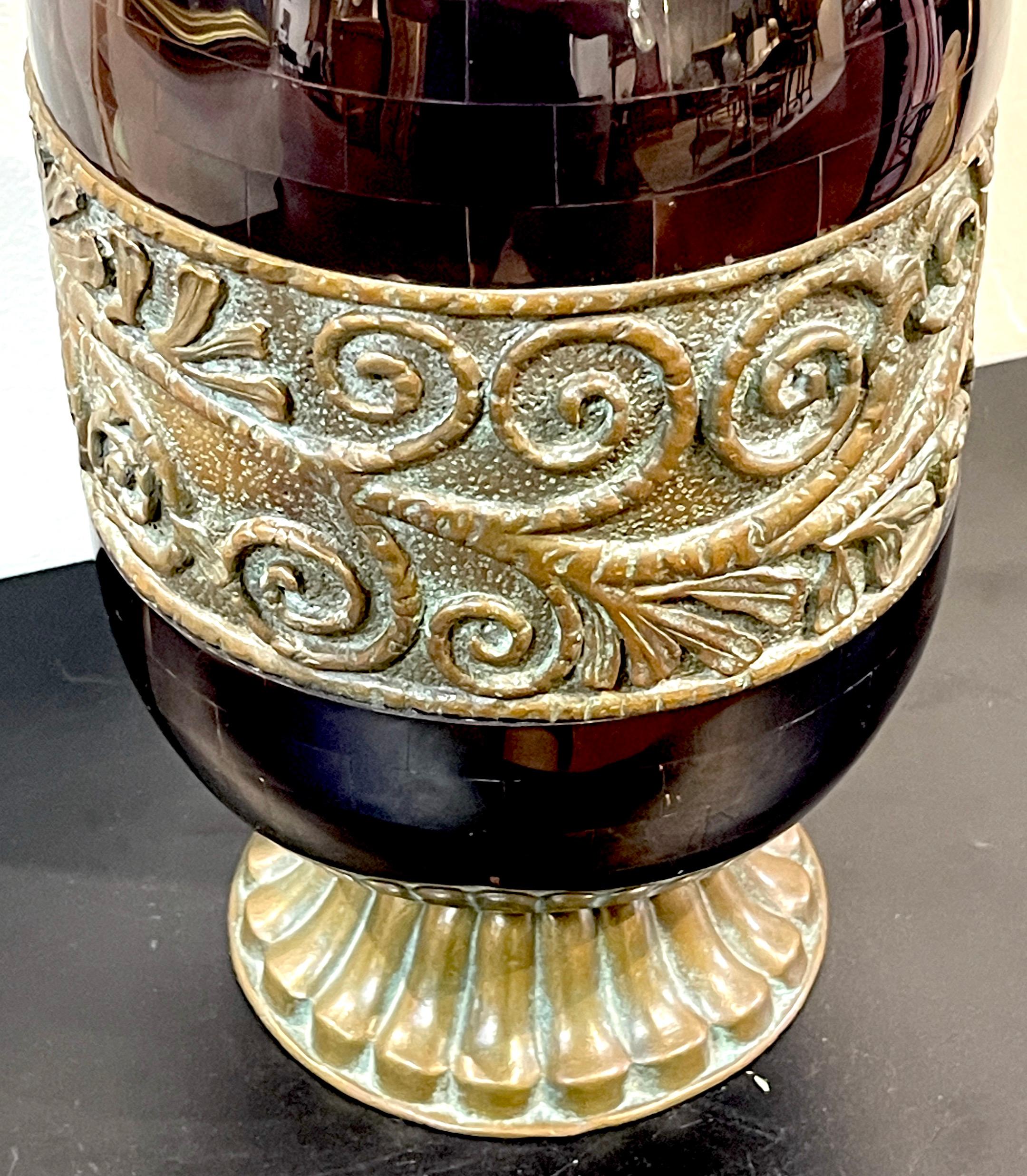 Moderne Vase moderne en corne polie et bronze patiné par Maitland Smith  en vente