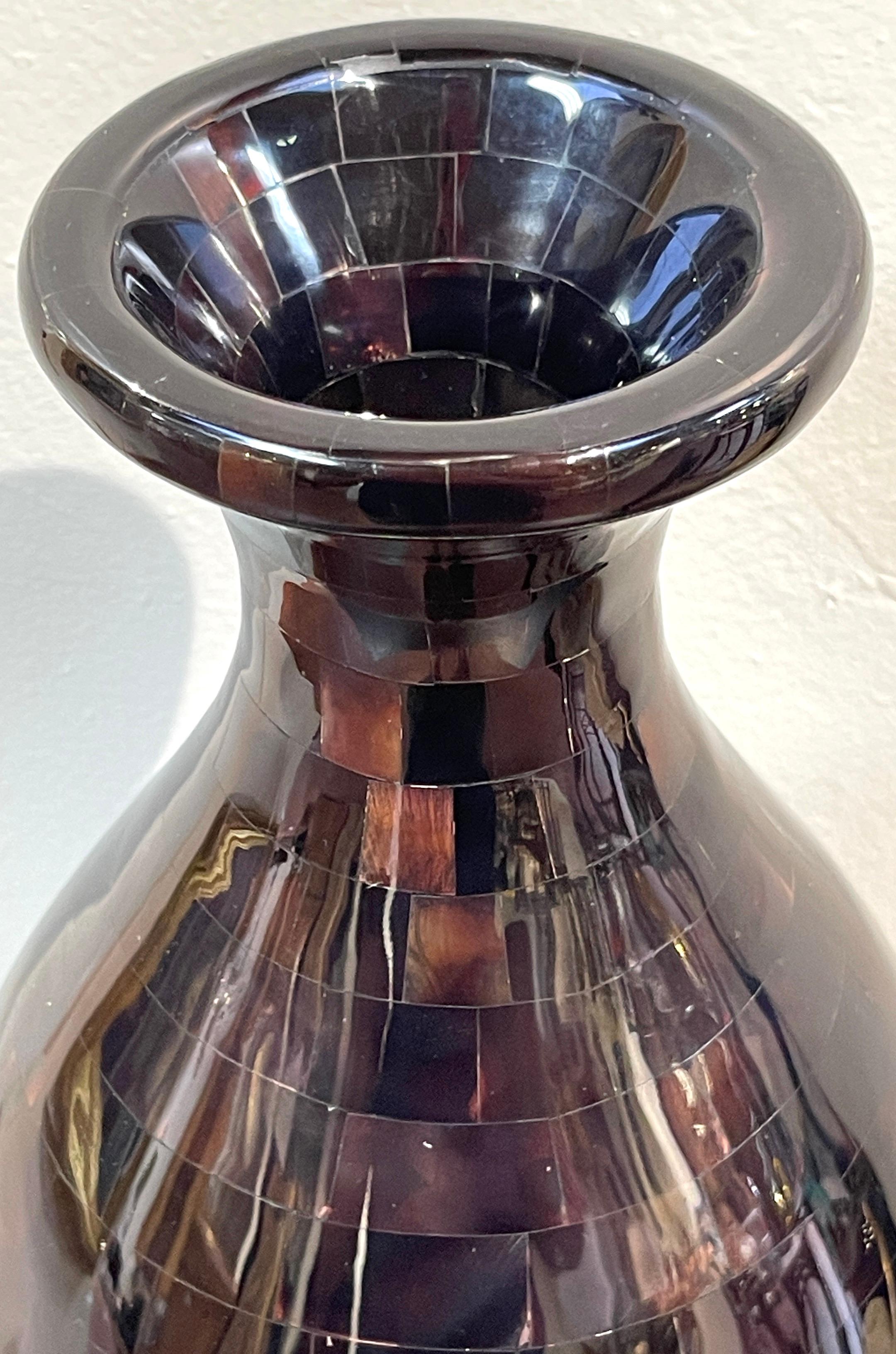 XX secolo Vaso moderno in Horn lucido e bronzo patinato di Maitland Smith in vendita
