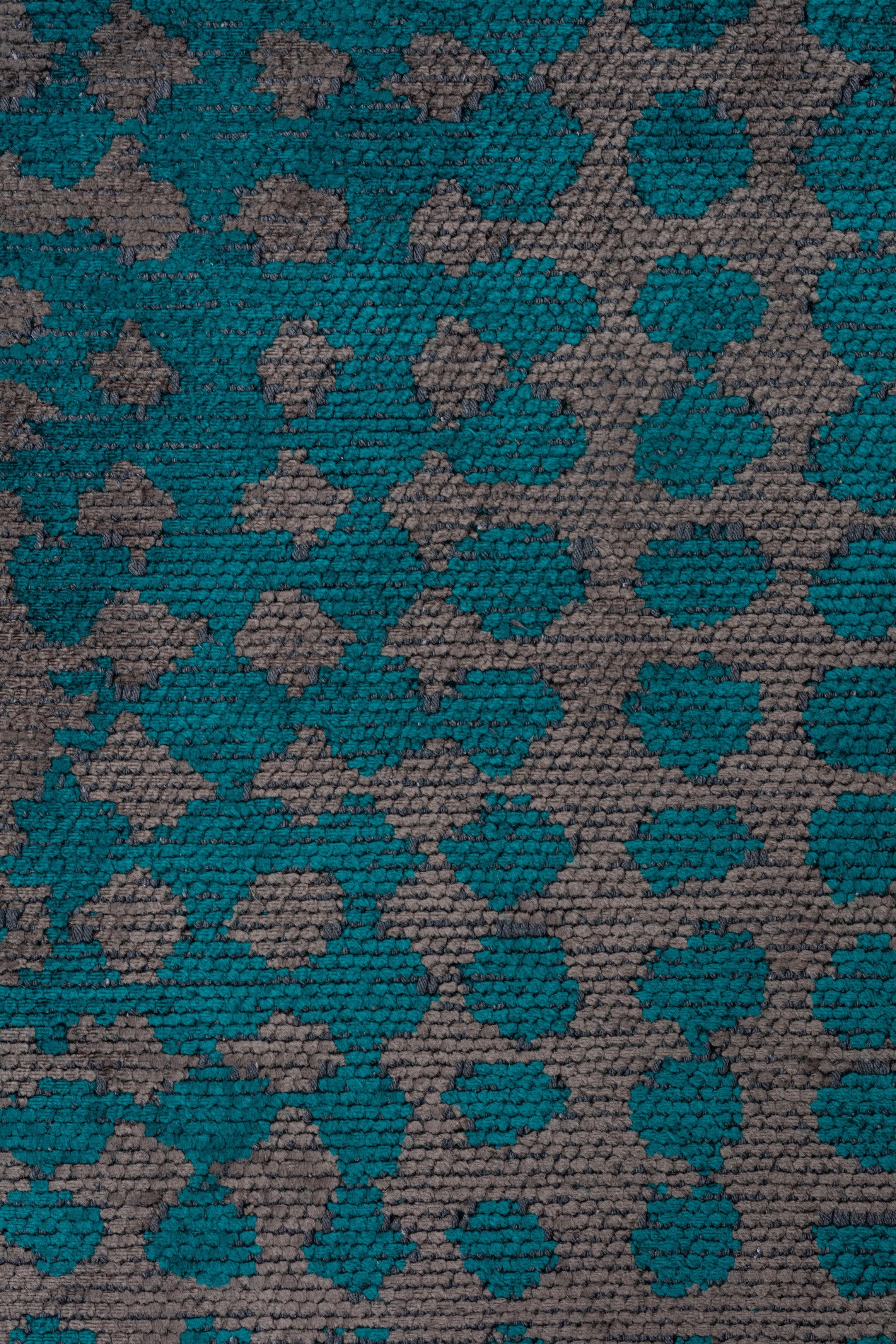 For Sale:  (Green) Modern Polka Dots Luxury Hand-Finished Area Rug 5