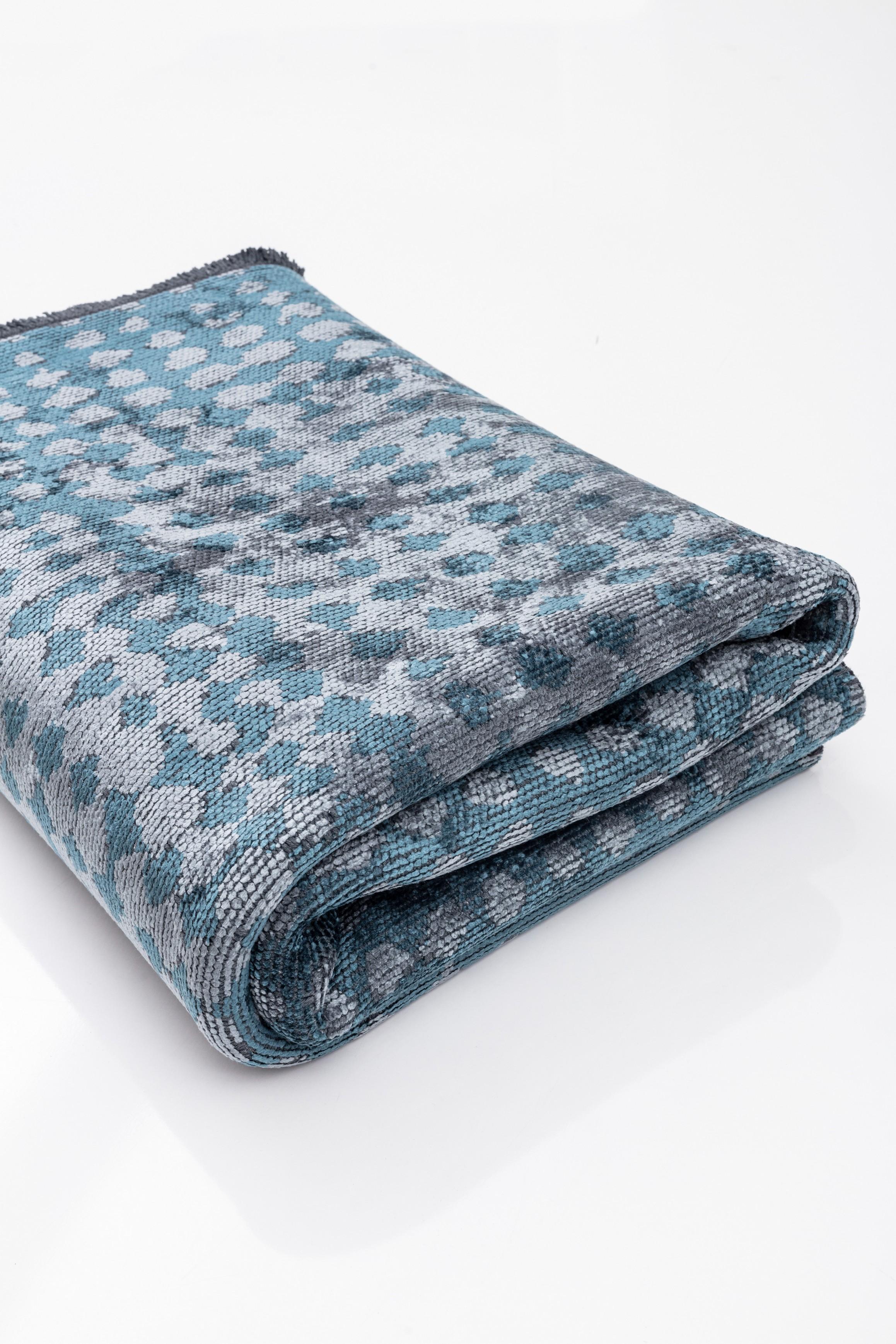 For Sale:  (Blue) Modern Polka Dots Luxury Hand-Finished Area Rug 4