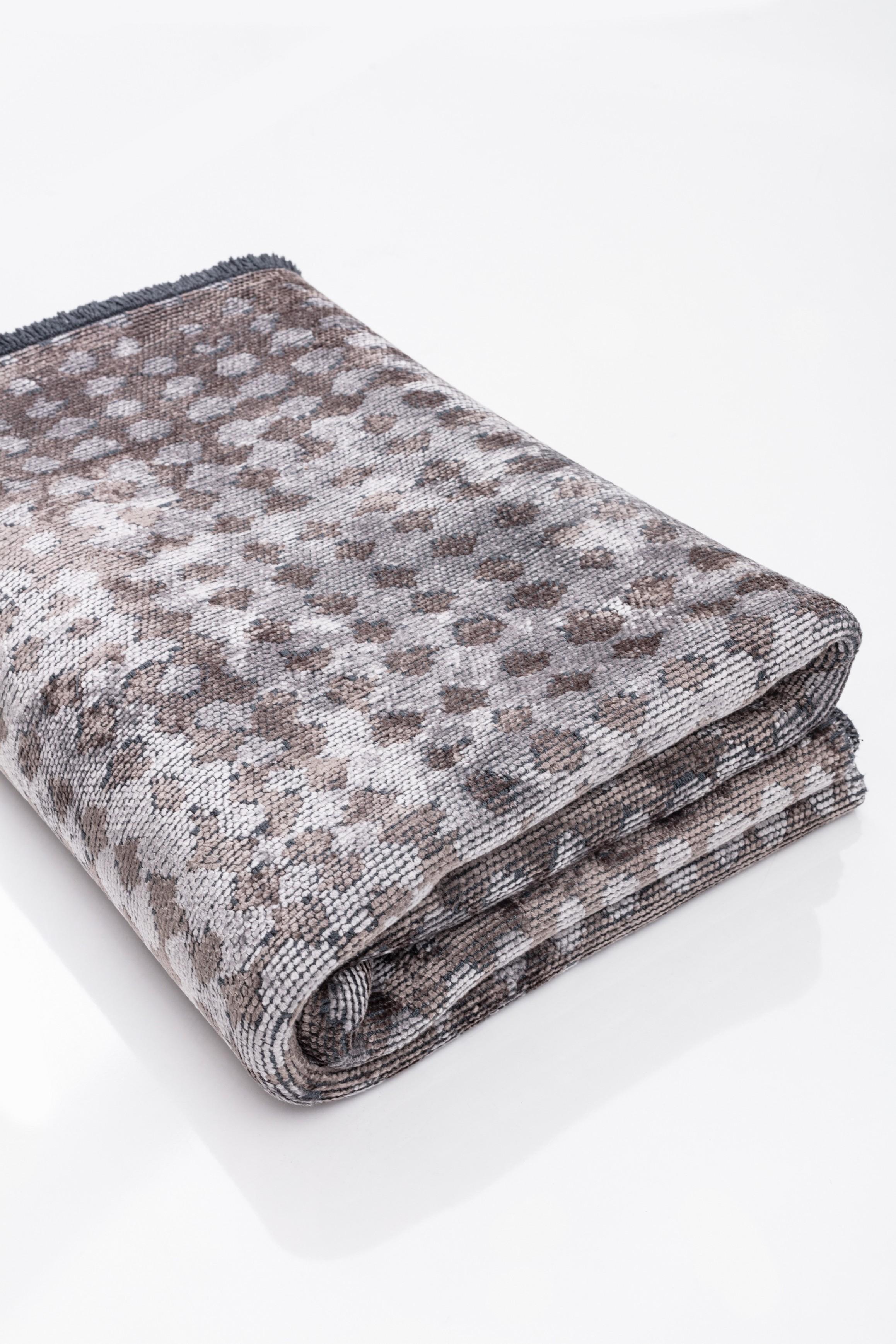 For Sale:  (Gray) Modern  Polka Dots Luxury Hand-Finished Area Rug 4