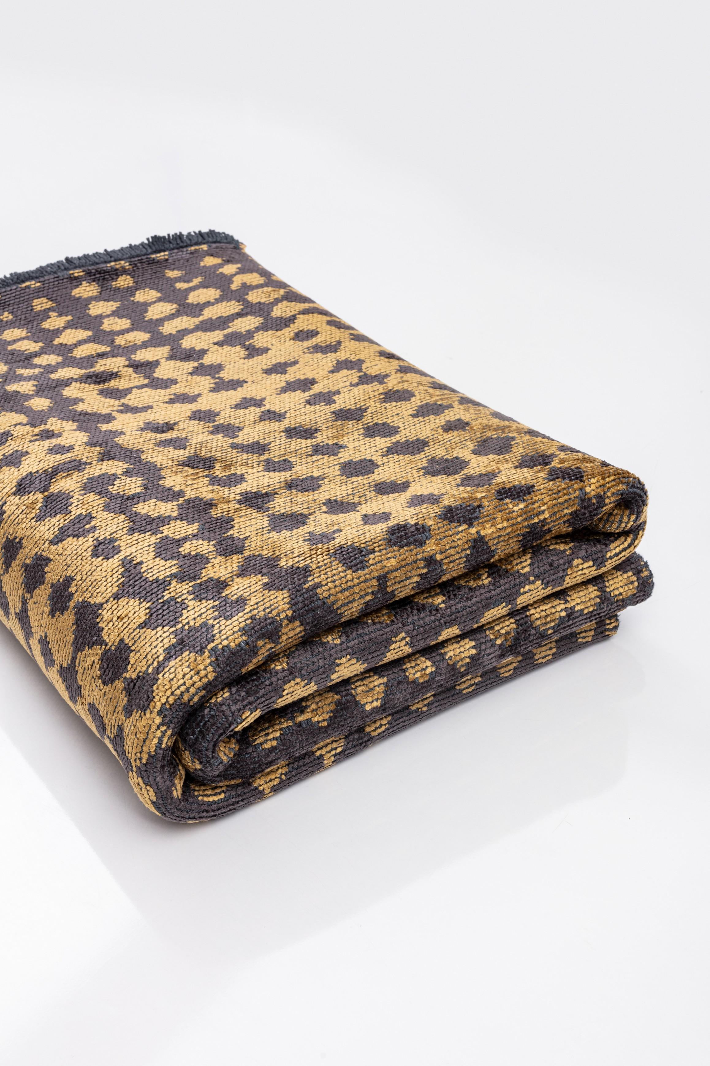 For Sale:  (Gold) Modern Polka Dots Luxury Hand-Finished Area Rug 4