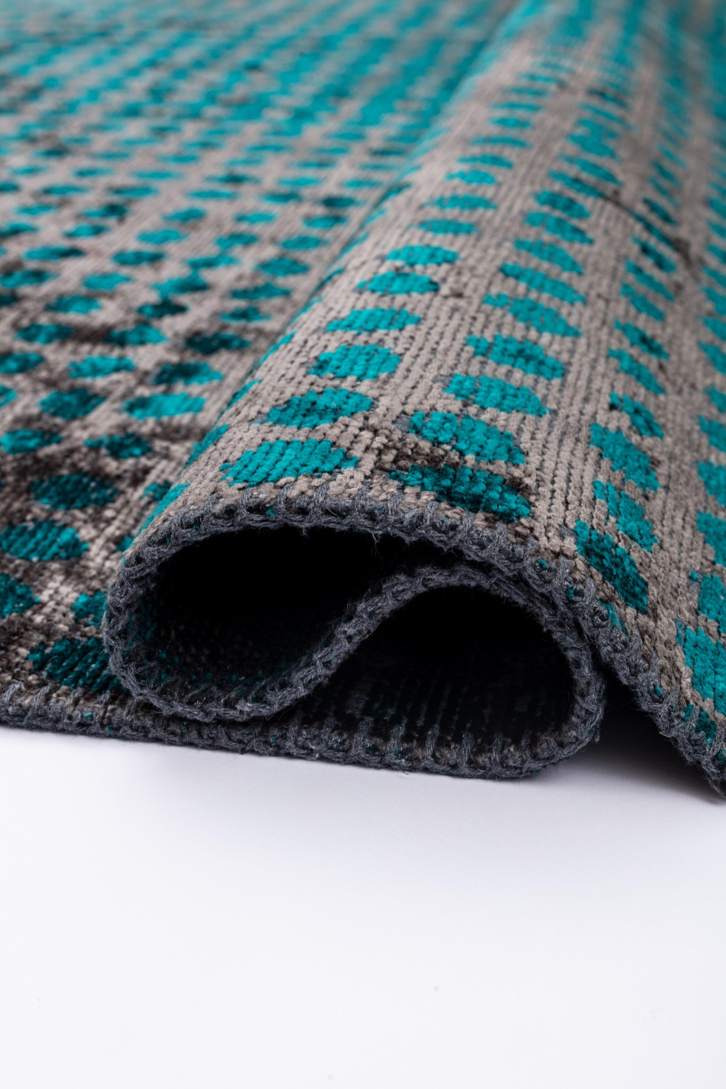 For Sale:  (Green) Modern Polka Dots Luxury Hand-Finished Area Rug 2
