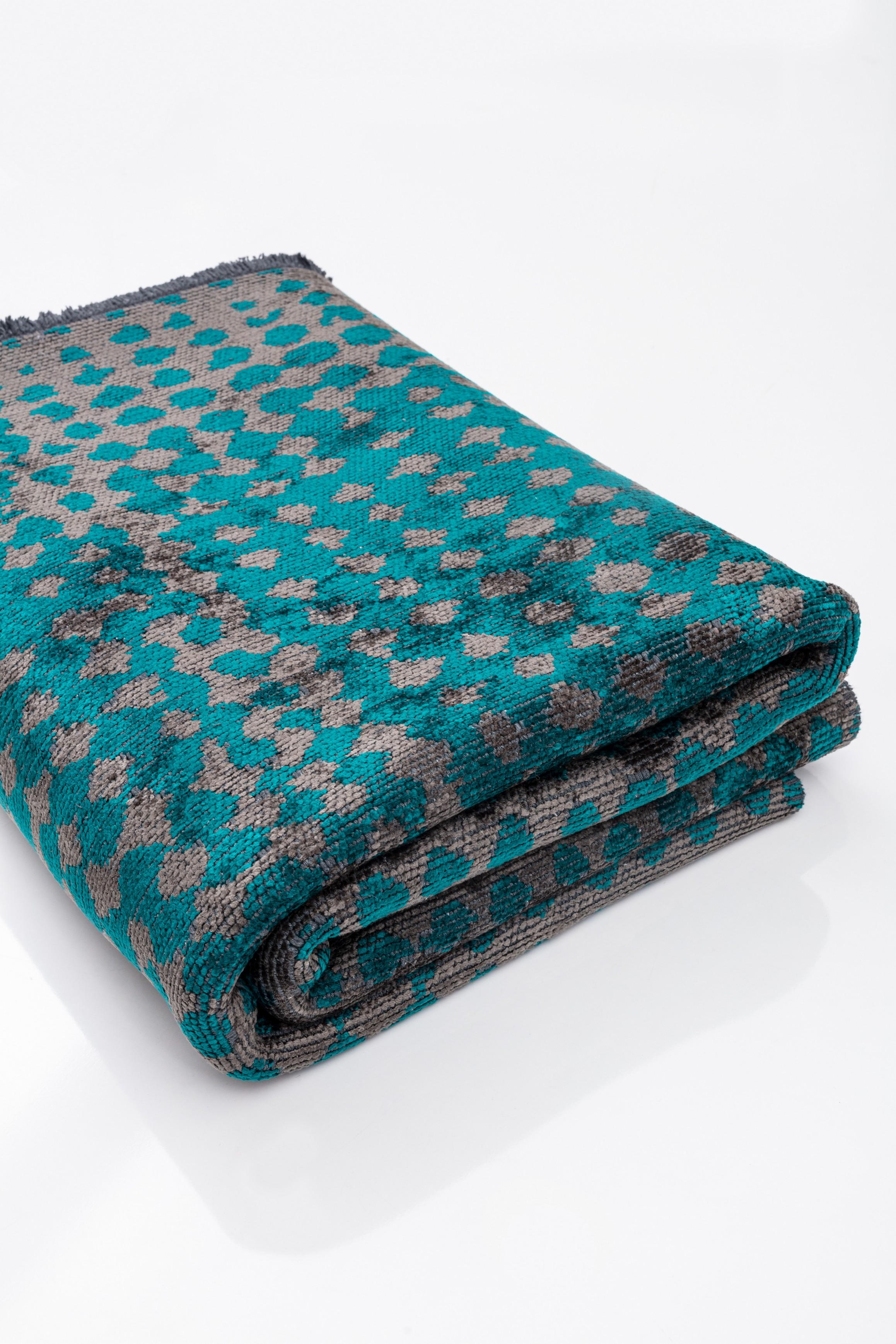 For Sale:  (Green) Modern Polka Dots Luxury Hand-Finished Area Rug 4