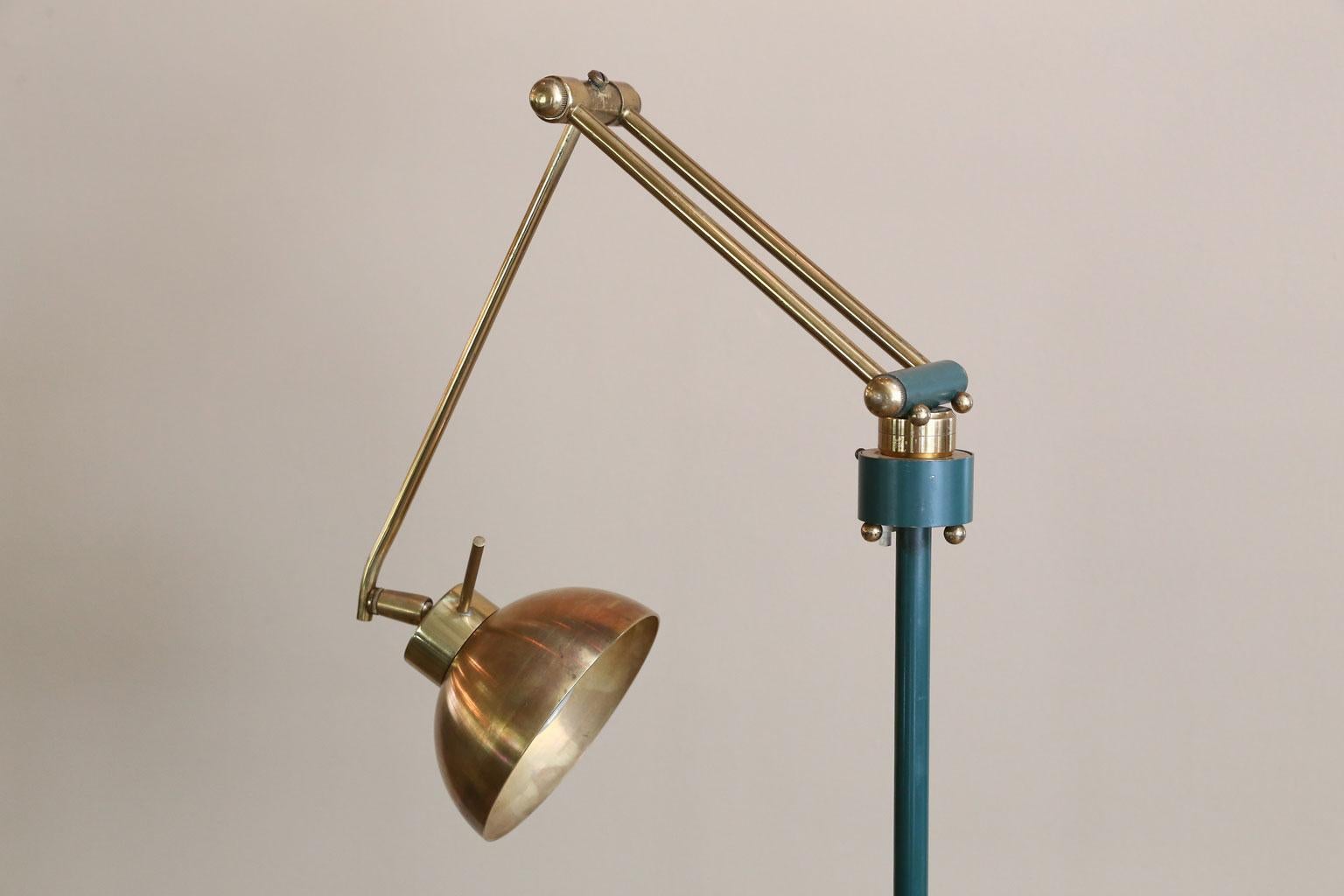 moveable floor lamp