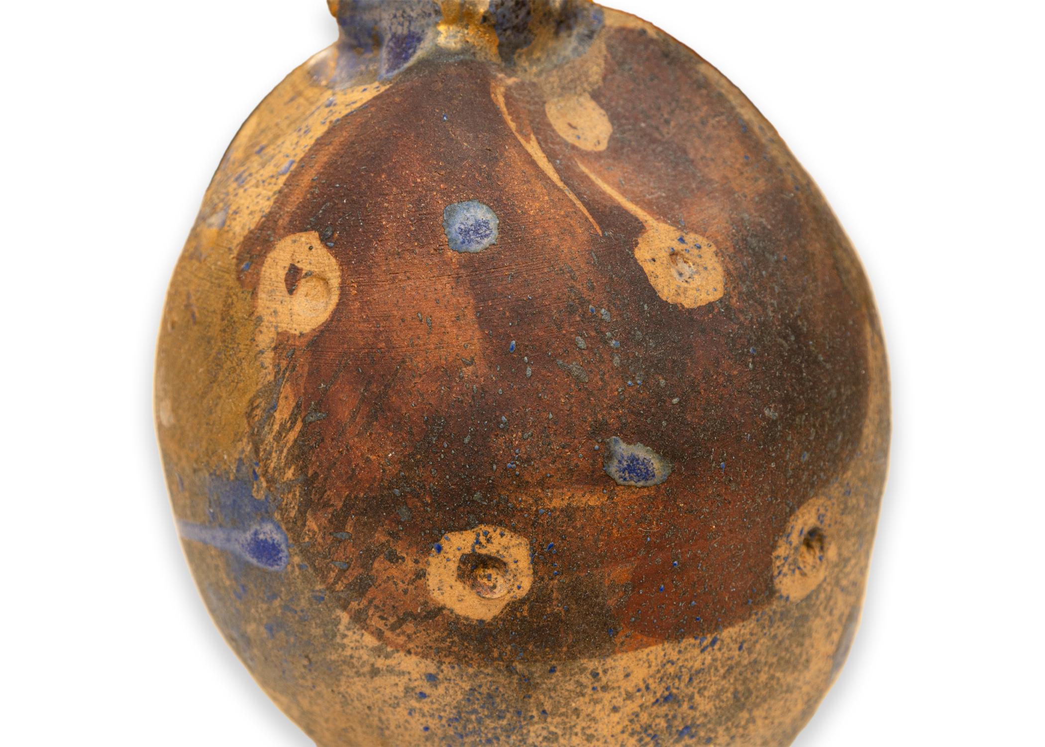Scultura moderna in ceramica Raku con melograno e smalto blu e oro, firmata In condizioni buone in vendita a Keego Harbor, MI