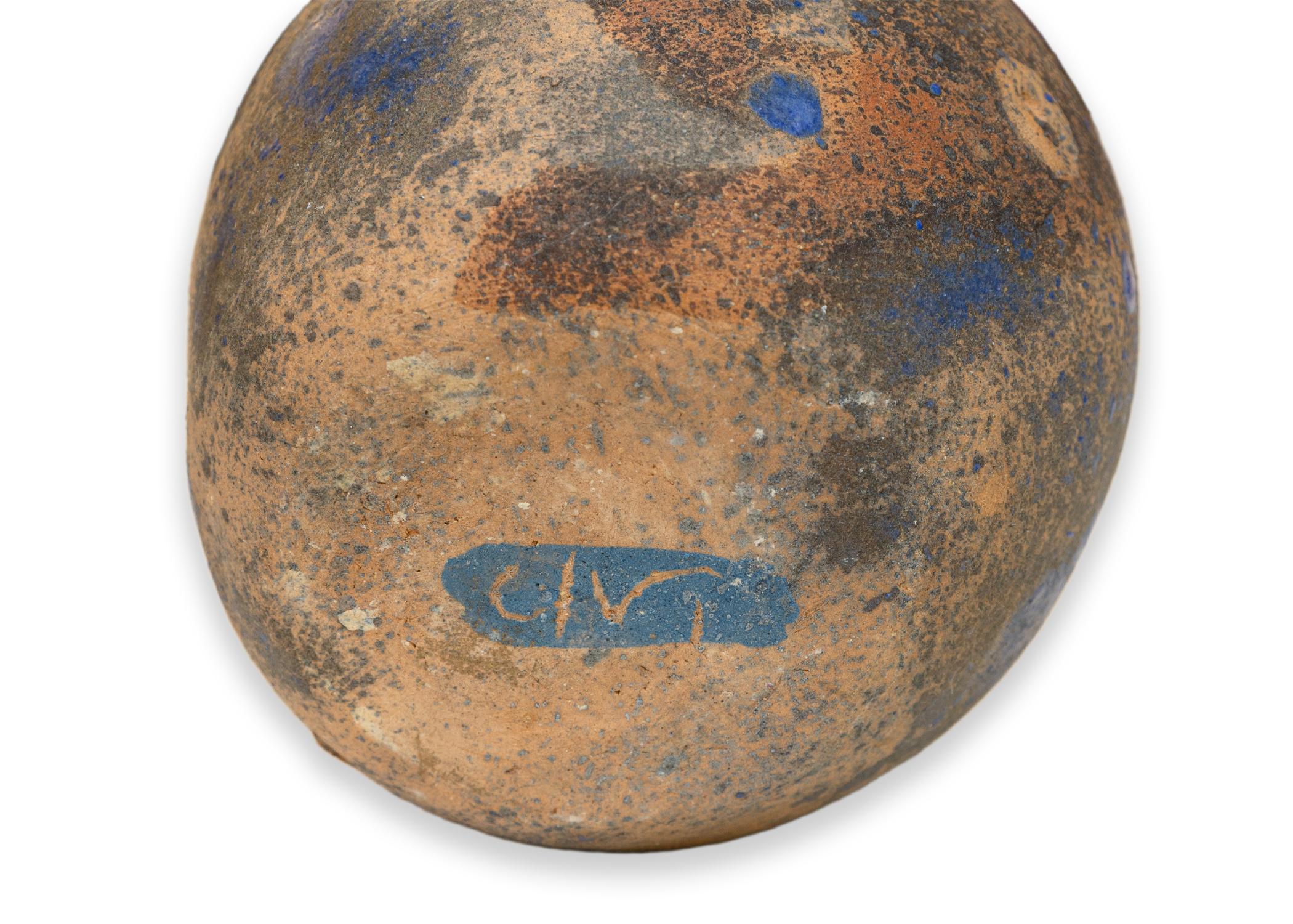 Ceramica Scultura moderna in ceramica Raku con melograno e smalto blu e oro, firmata in vendita