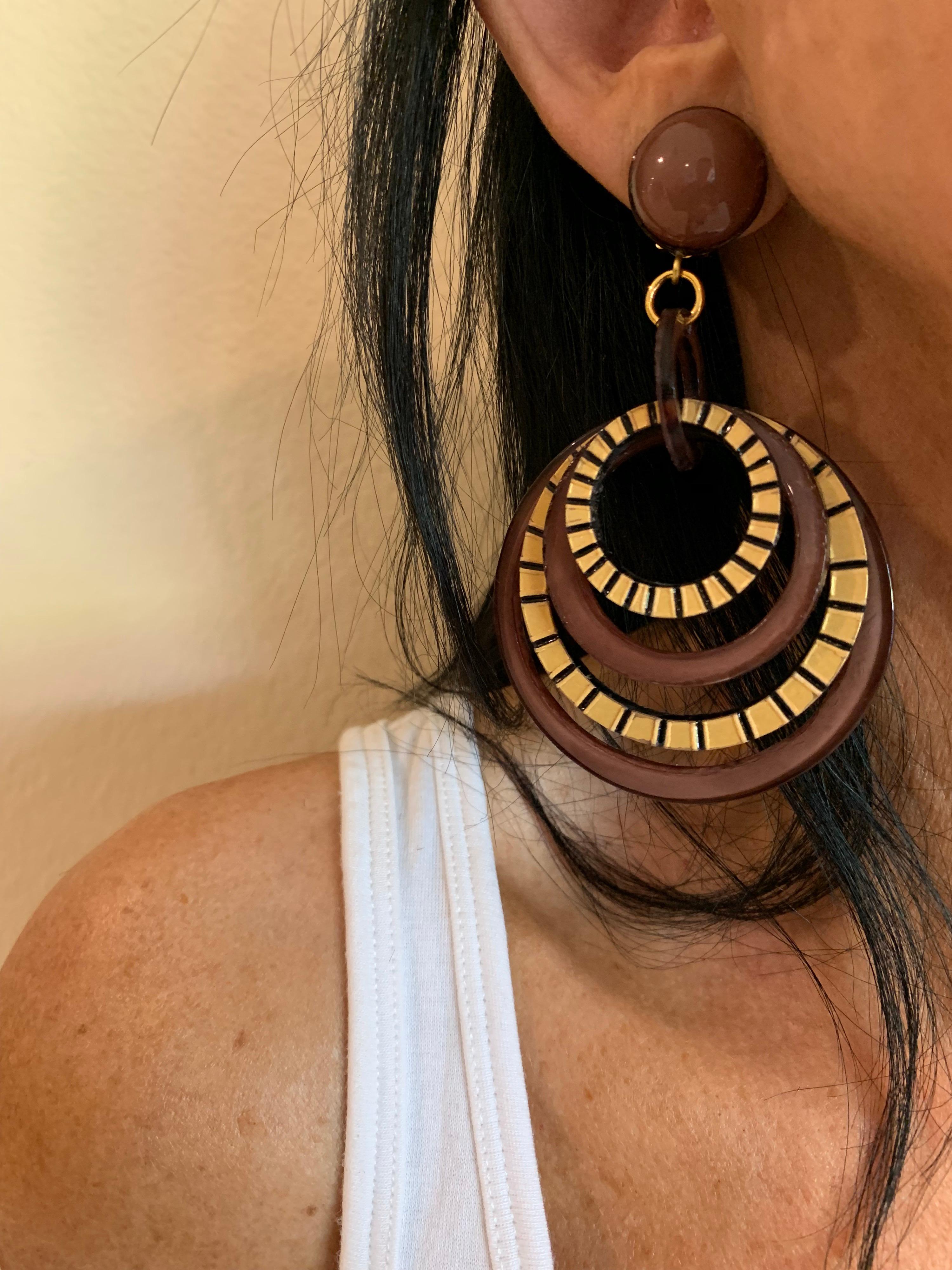 Modern Architectural Brown Hoop Statement Earrings In New Condition In Palm Springs, CA