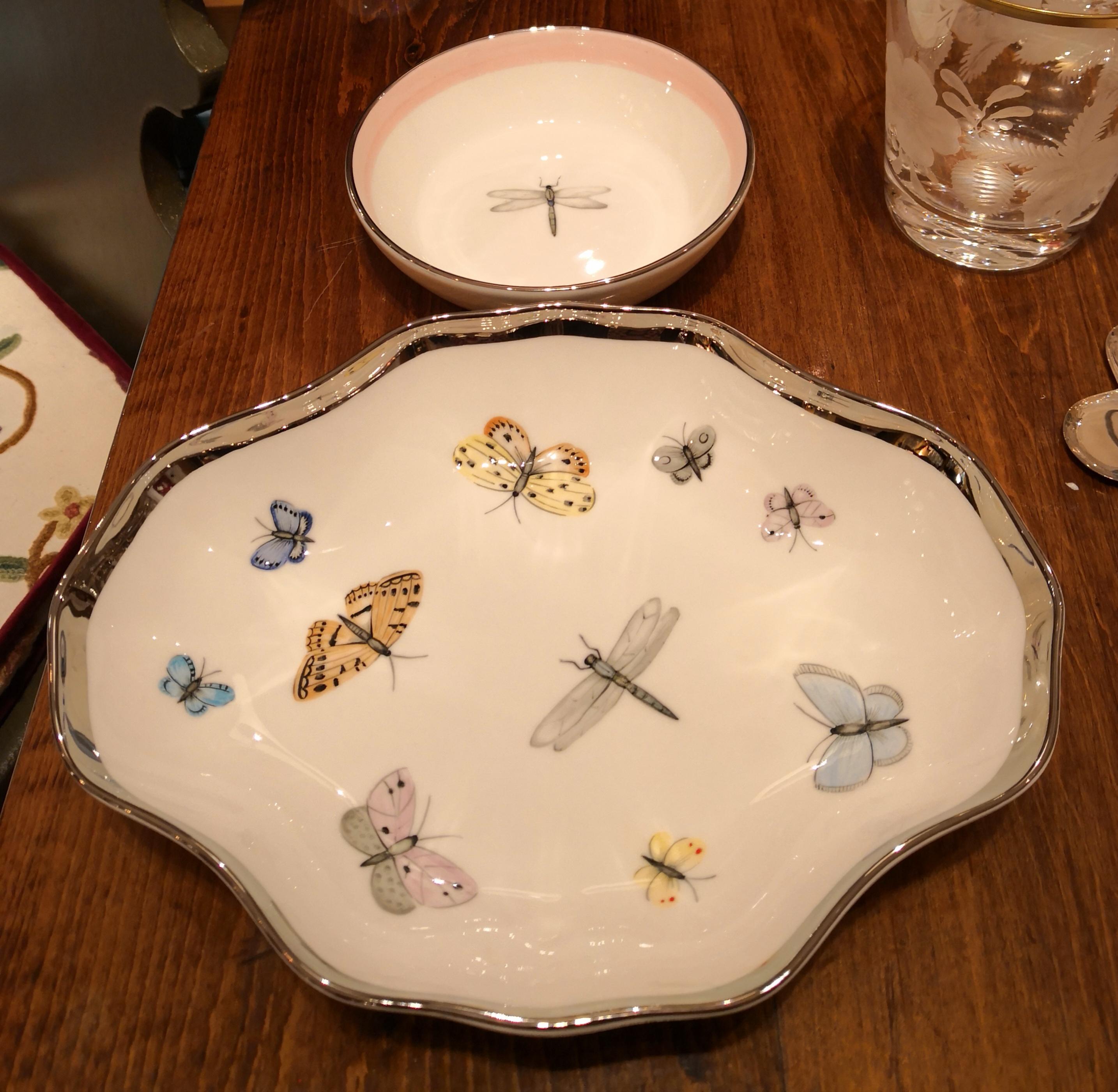 Large oval shaped completely handmade porcelain dish. The dish is hands-free painted with a naturalistic and detailed decor of a selection of butterflies. Rimmed with a fine platinum line.
Handmade in Bavaria/Germany.
About Sofina