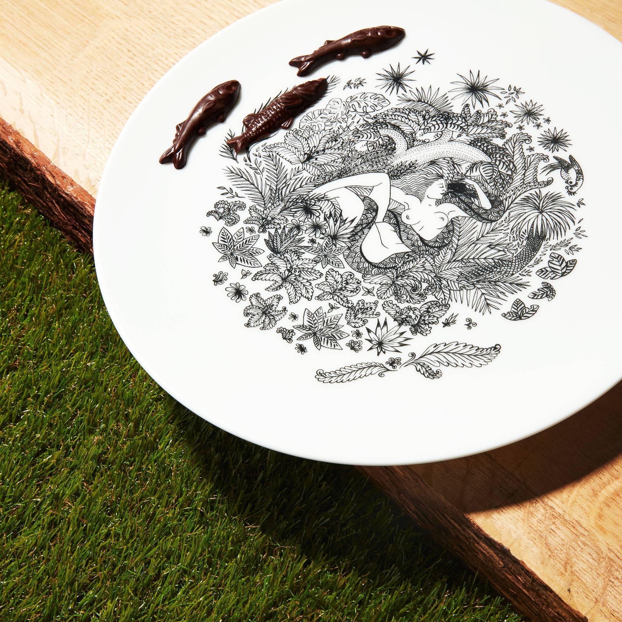 Modern Dinner Porcelain Plate without gold Collection Rue de Paradis Model  Eden Garden For Sale