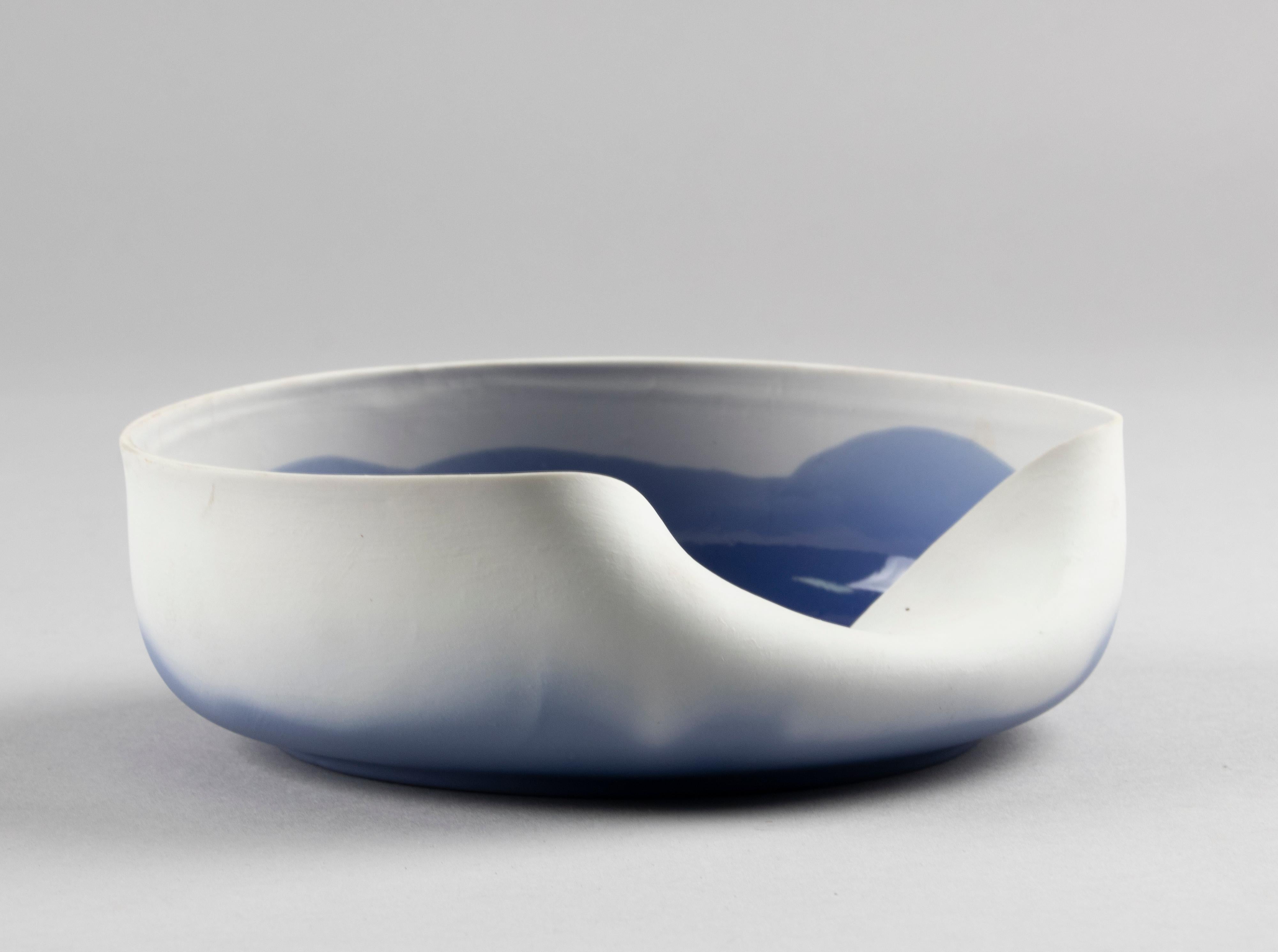 Hand-Crafted Modern Porcelain Serving Bowl made by Piet Stockmans signed and dated 1991 For Sale