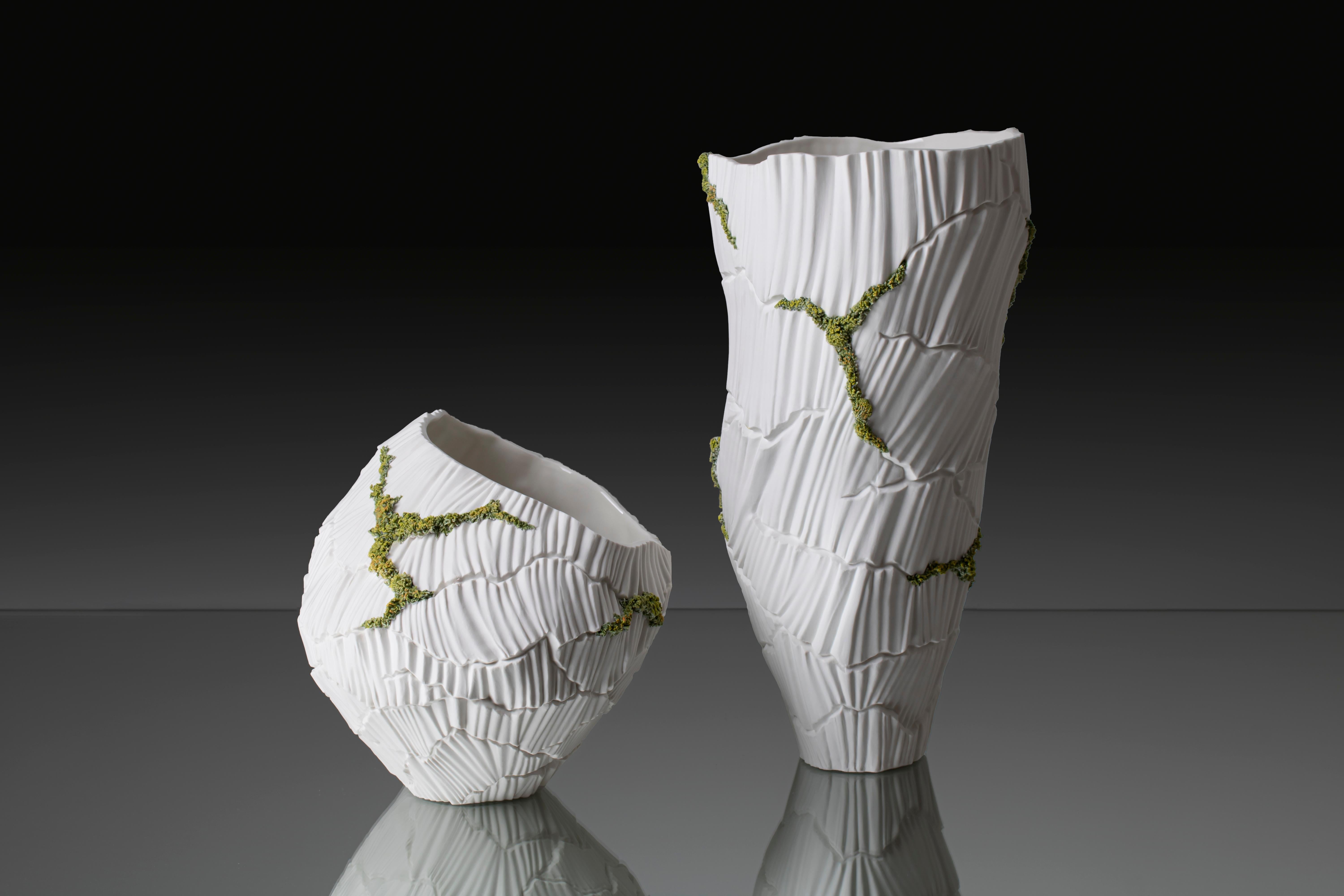 Cast Modern Porcelain Vase Green Moss White Ceramic Sculpture Hand-Painted Italy Fos For Sale